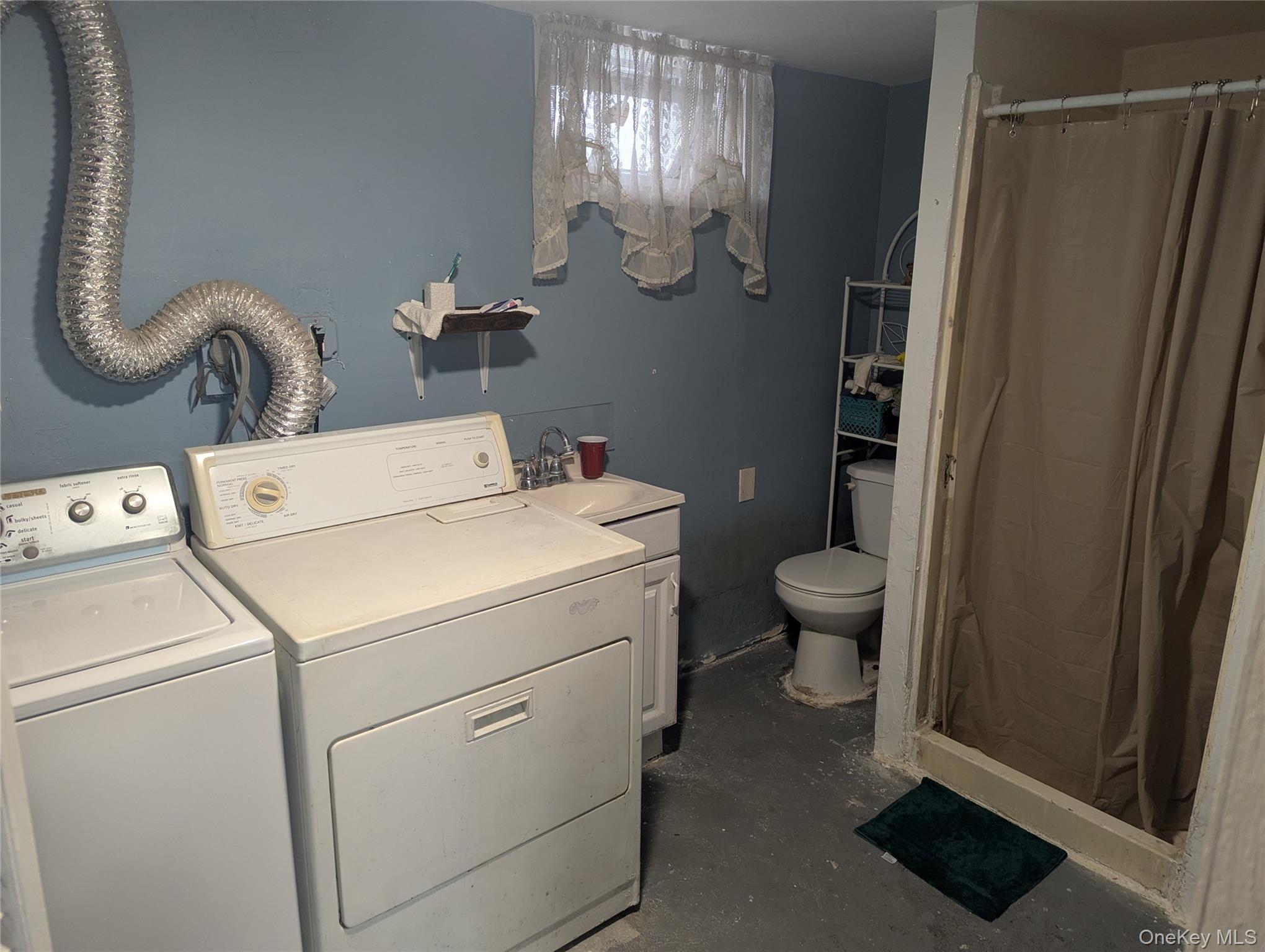 27 Hoff Court, Hempstead, NY 11550