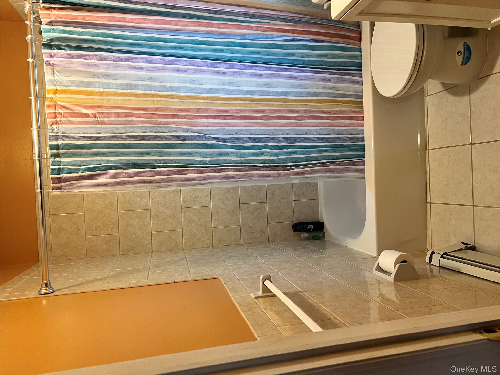 121 E Pennywood Avenue, Roosevelt, NY 11575