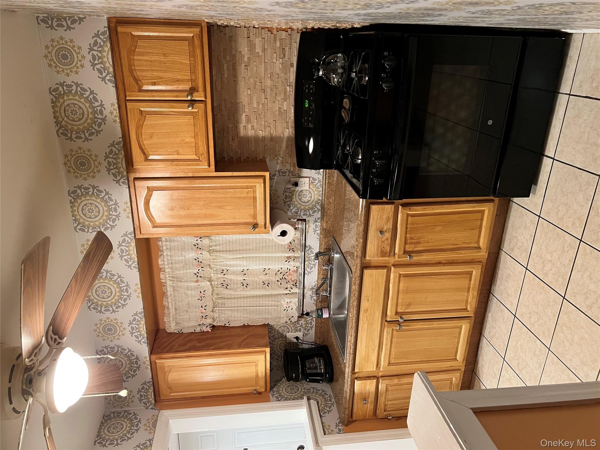 121 E Pennywood Avenue, Roosevelt, NY 11575