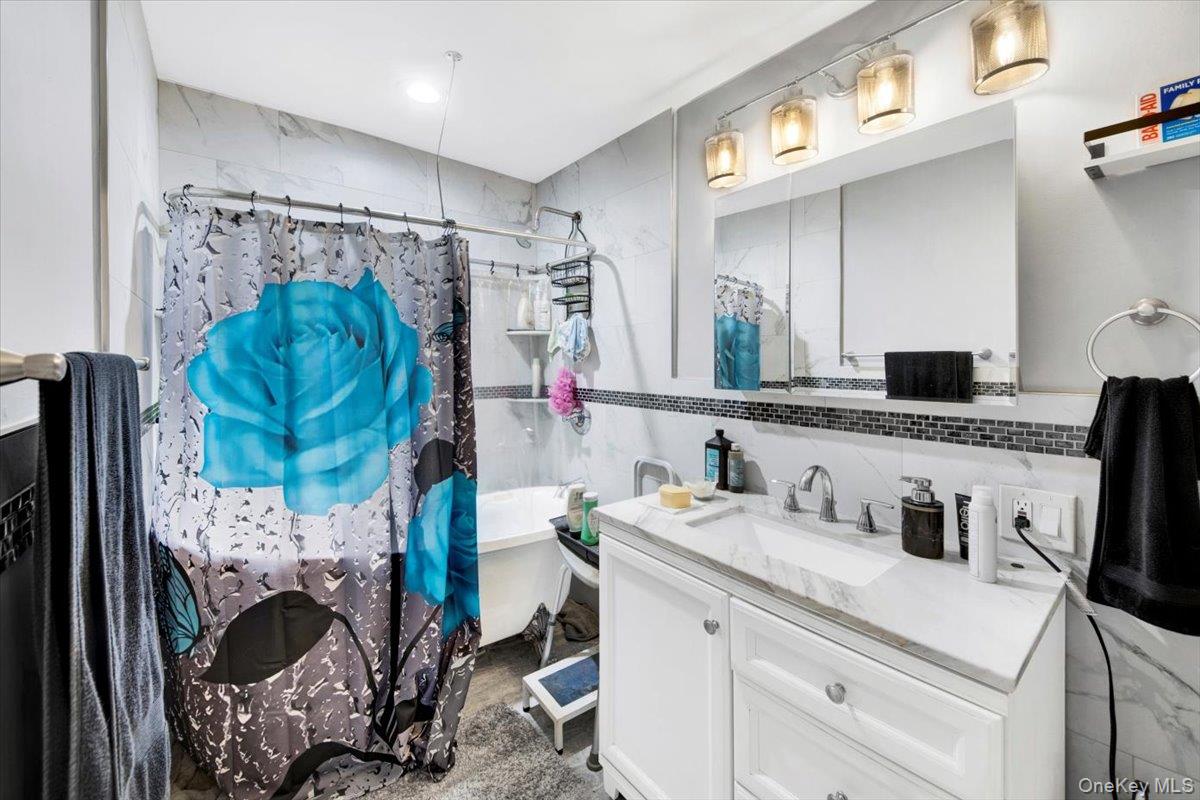 764 E 230th Street, Bronx, NY 10466