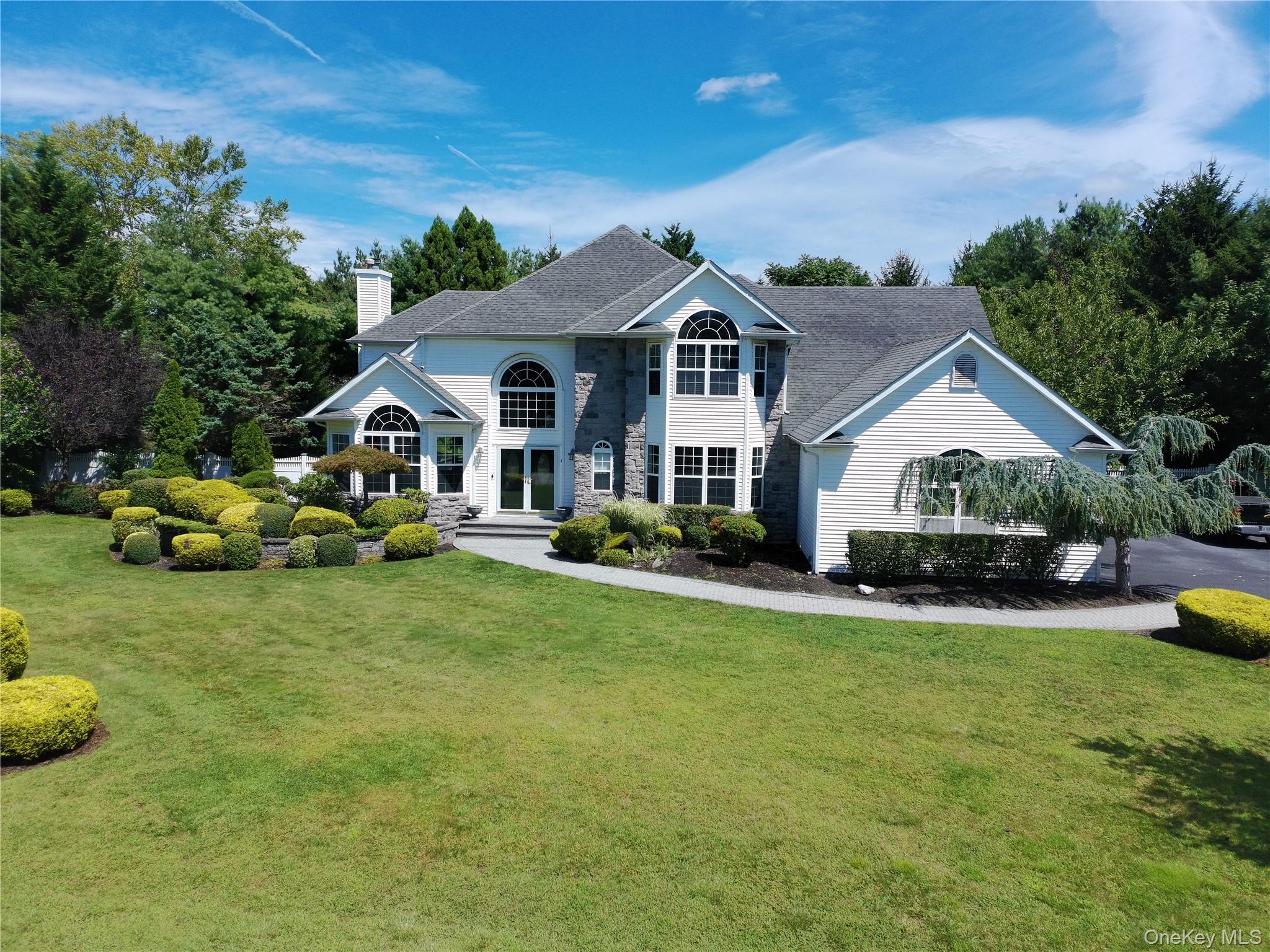 3 Viburnum Court, Miller Place, NY 11764
