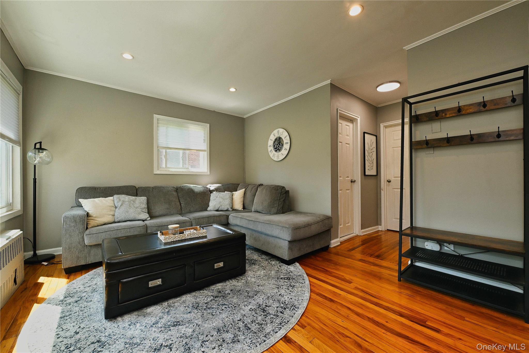 192 Edmunton Dr # D1, North Babylon, NY 11703