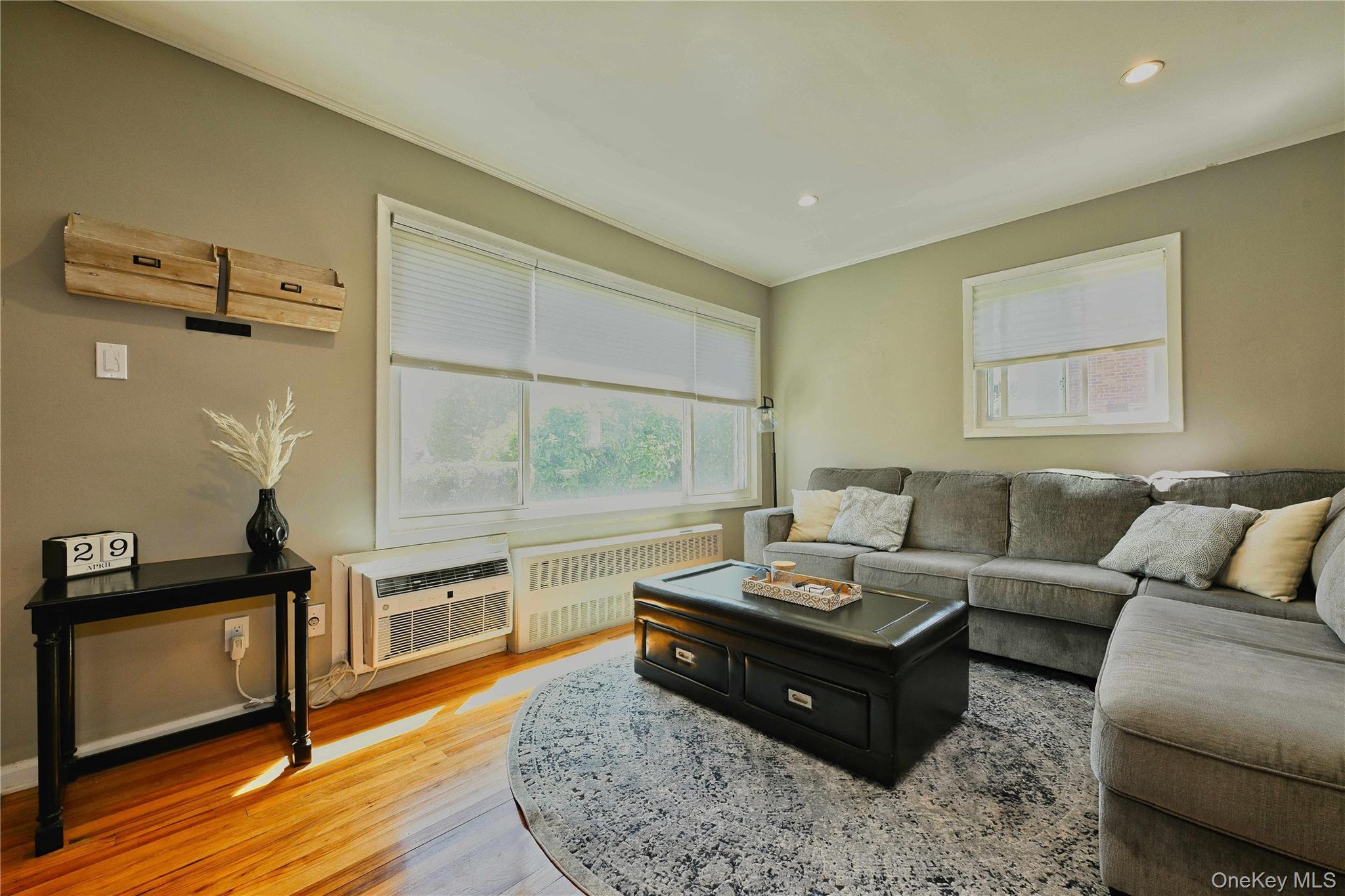 192 Edmunton Dr # D1, North Babylon, NY 11703