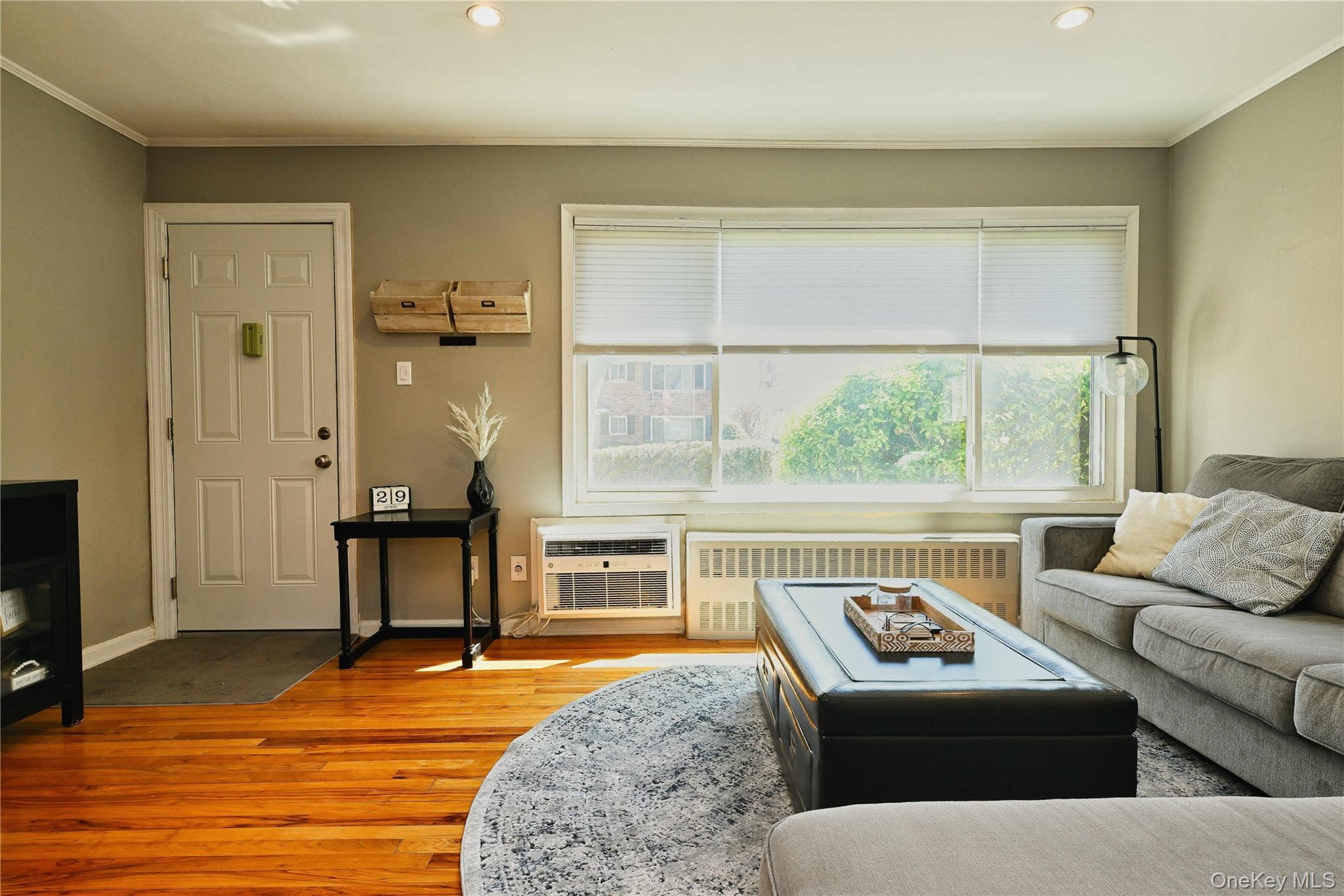 192 Edmunton Dr # D1, North Babylon, NY 11703