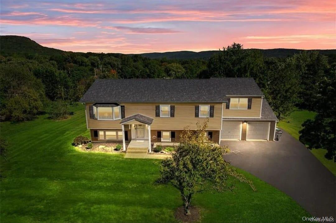 13 Regina Drive, Highland Mills, NY 10930