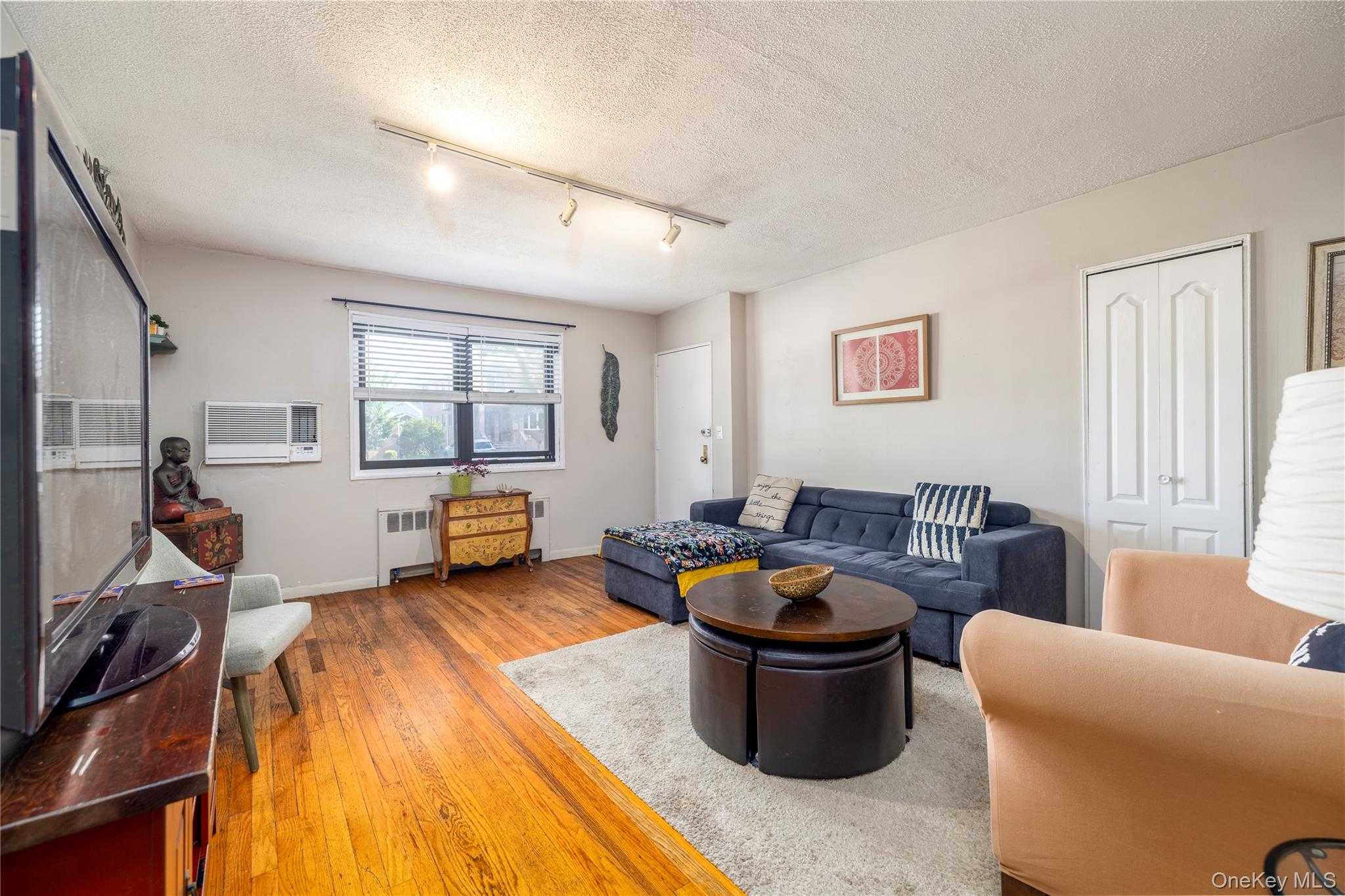 245-38 61 Avenue # Lower unit F2, Douglaston, NY 11362