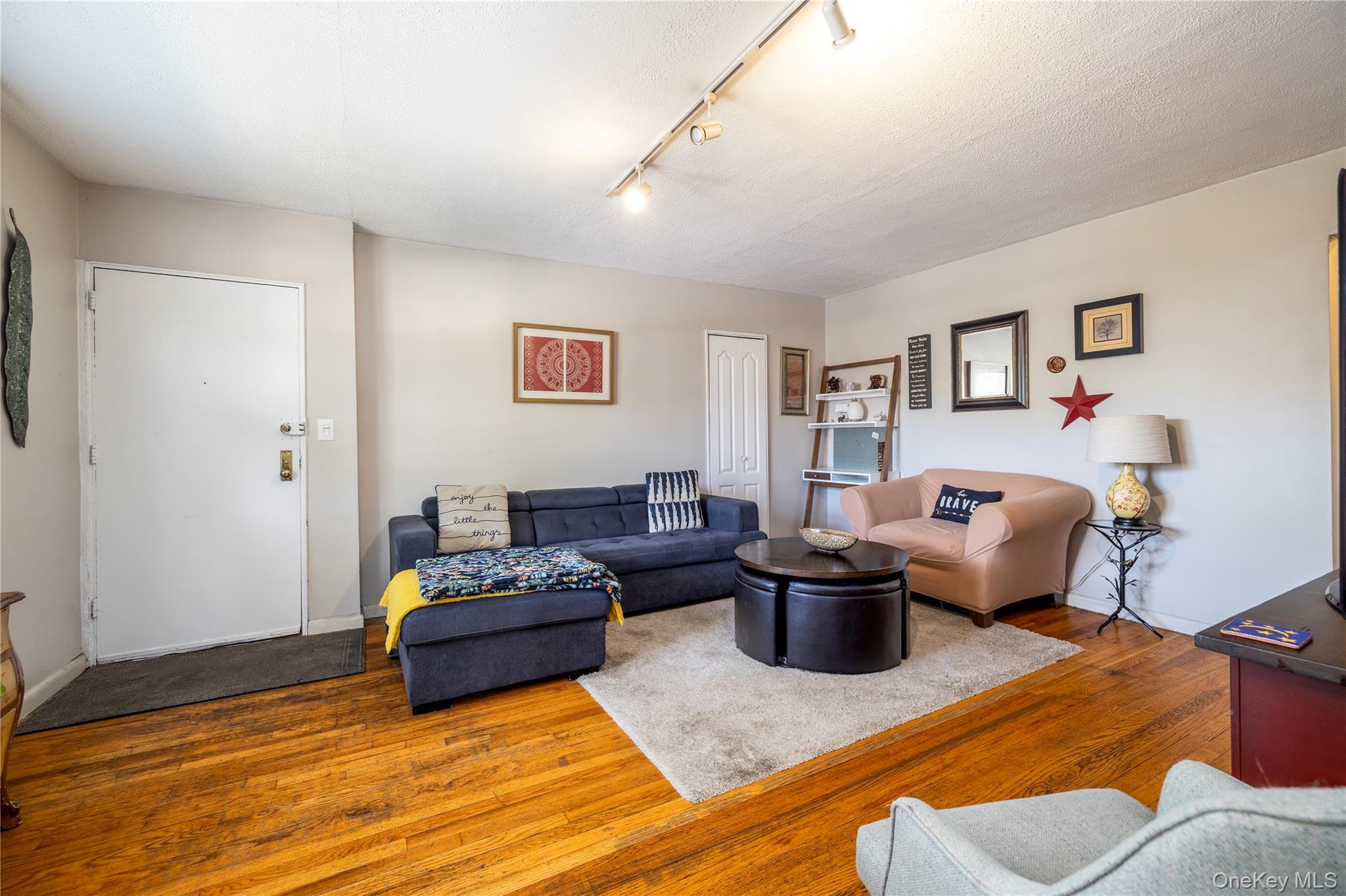 245-38 61 Avenue # Lower unit F2, Douglaston, NY 11362