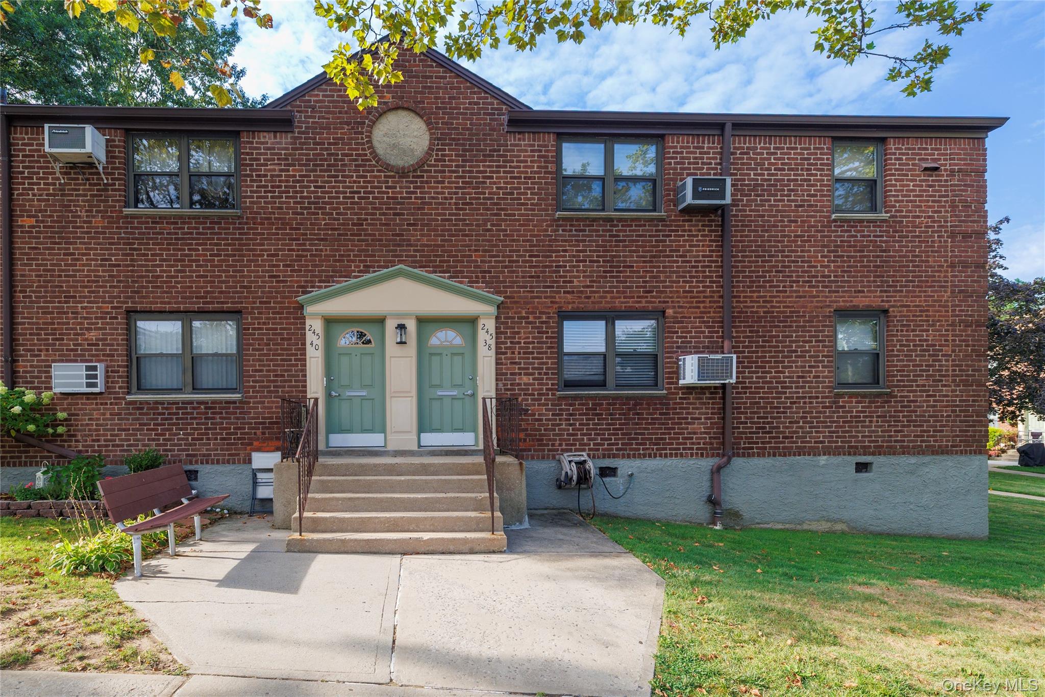 245-38 61 Avenue # Lower unit F2, Douglaston, NY 11362