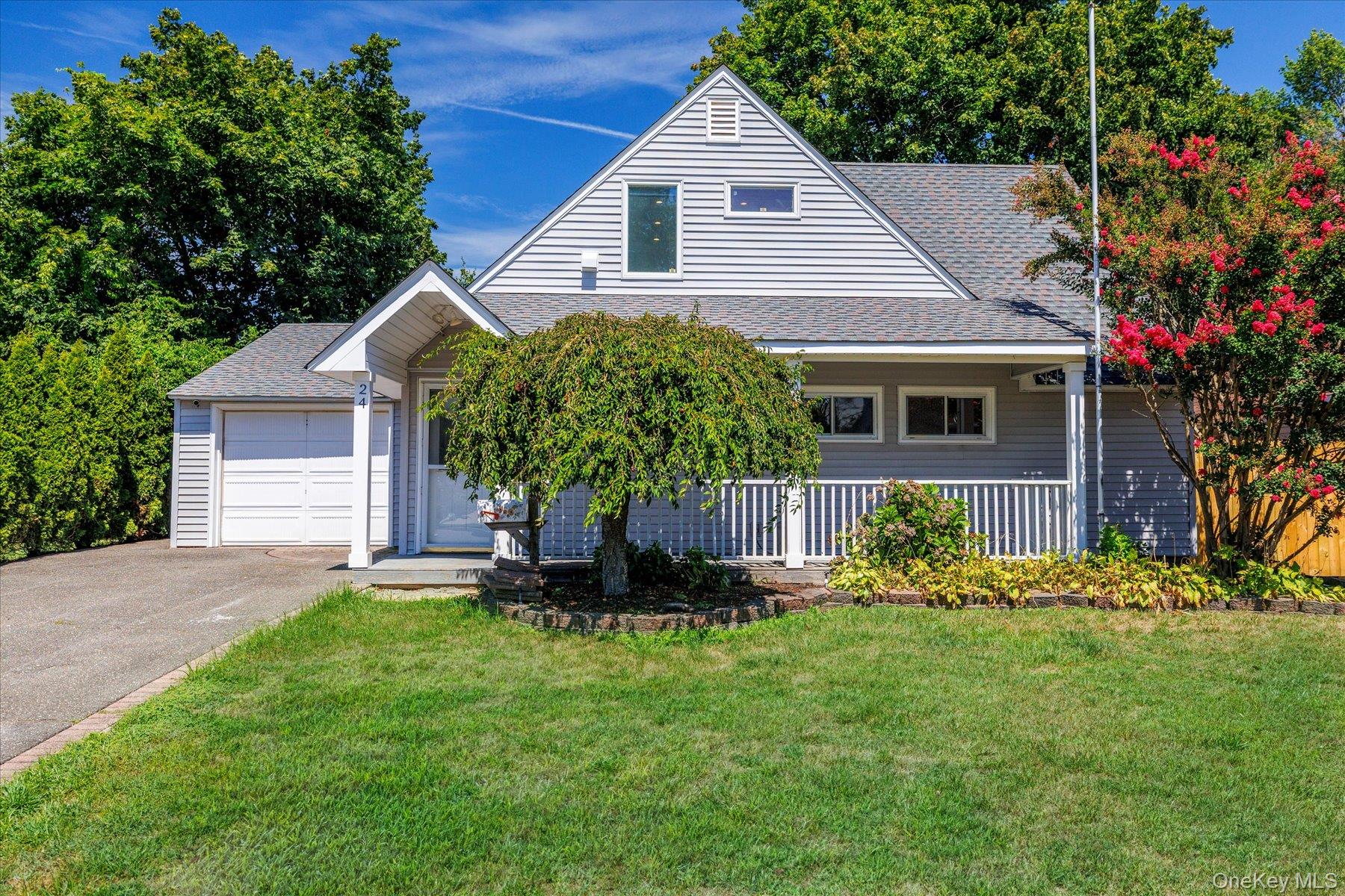24 Bobwhite Lane, Hicksville, NY 11801