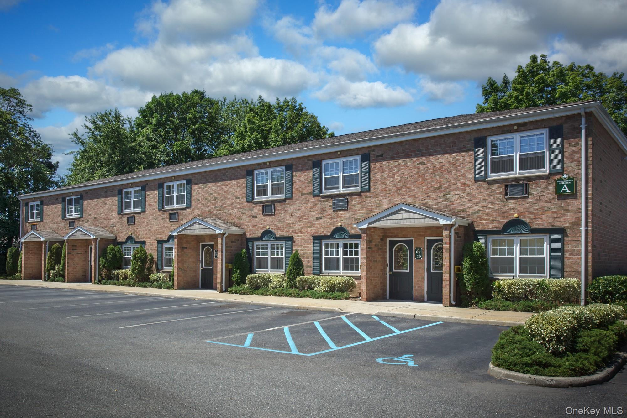 850 Little East Neck Road # B09, West Babylon, NY 11704