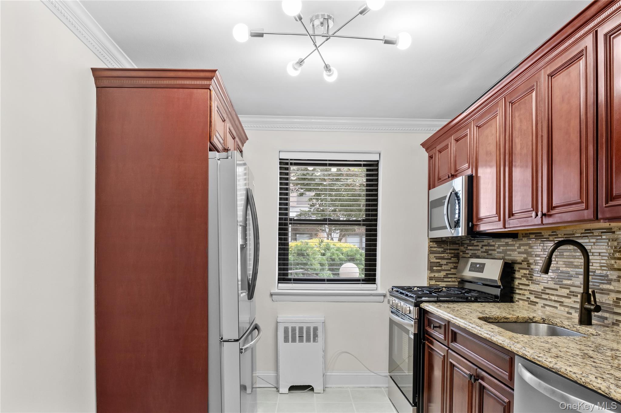 6 West Mill Drive # 1A, Great Neck, NY 11021