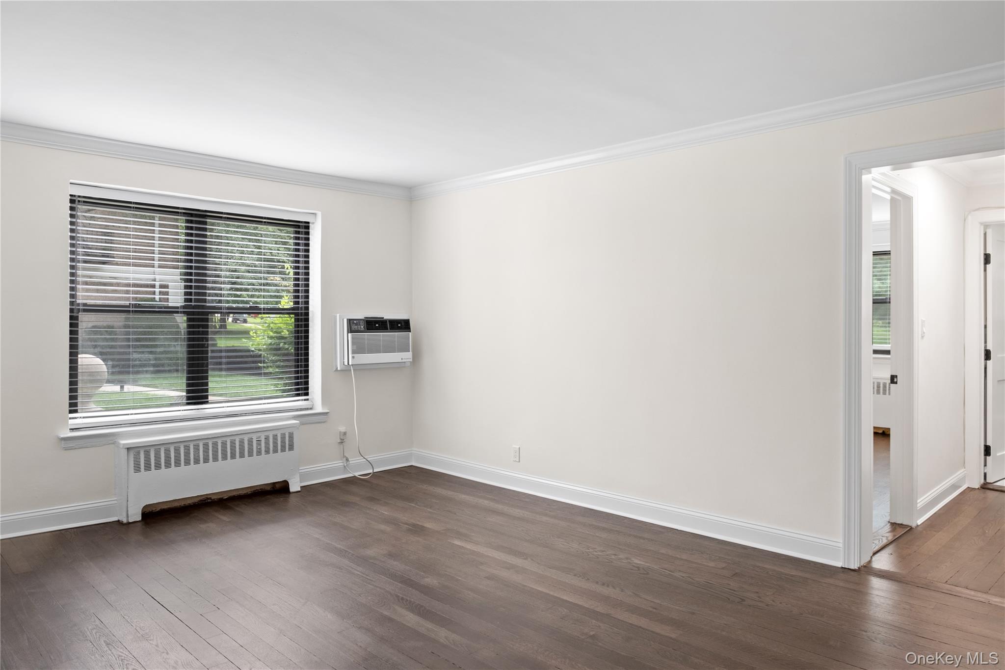 6 West Mill Drive # 1A, Great Neck, NY 11021