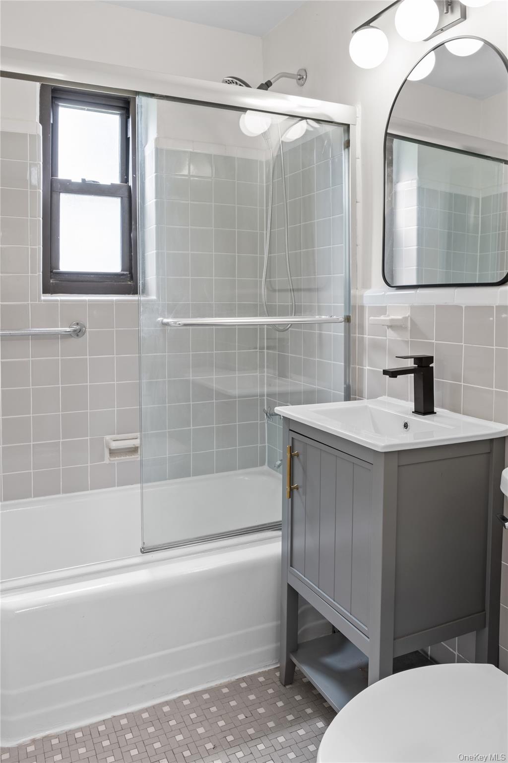 6 West Mill Drive # 1A, Great Neck, NY 11021