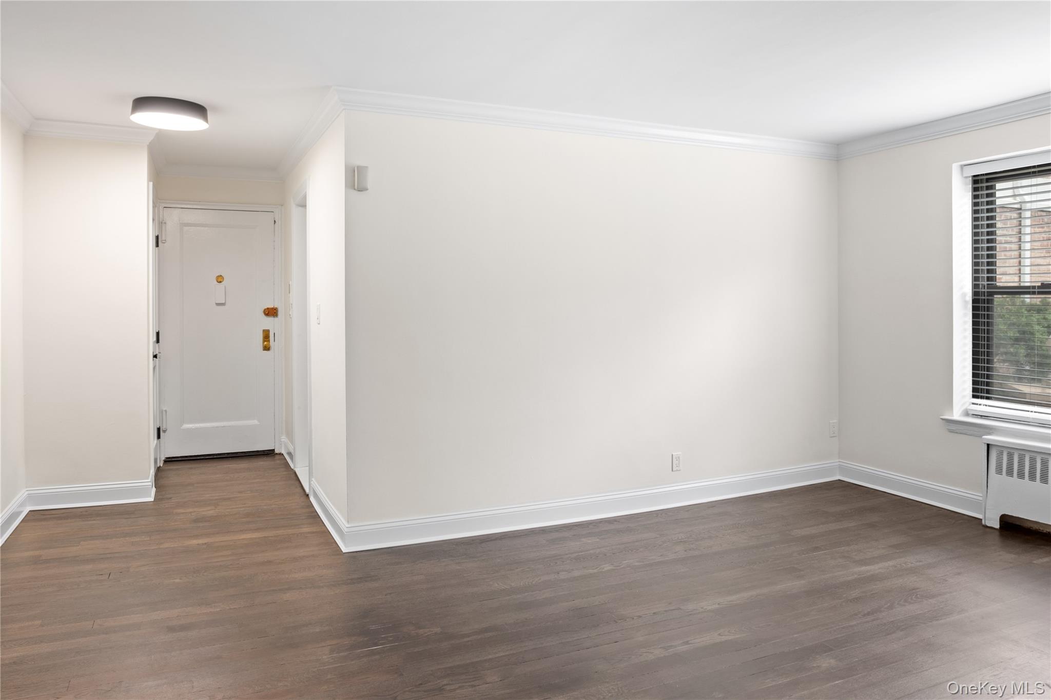 6 West Mill Drive # 1A, Great Neck, NY 11021