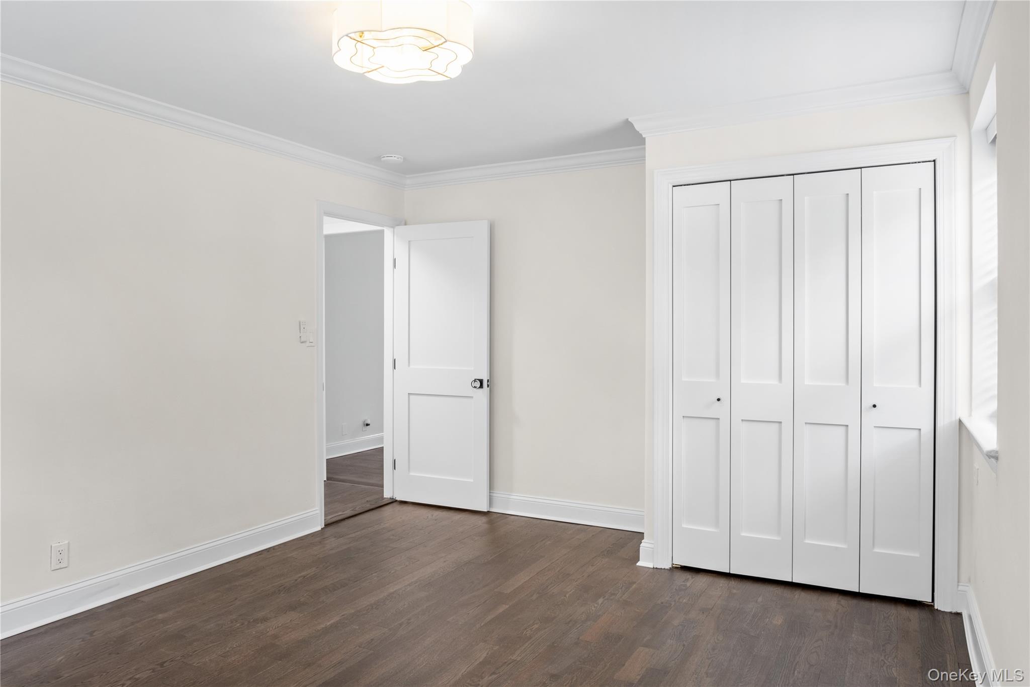 6 West Mill Drive # 1A, Great Neck, NY 11021