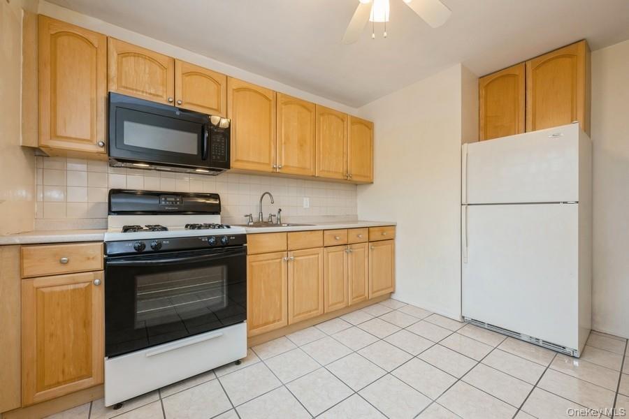 73-21 220th Street # 139B2, Oakland Gardens, NY 11364