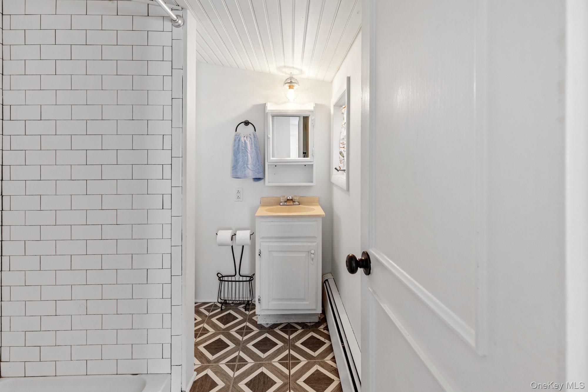 1680 N Sea Road, Southampton, NY 11968