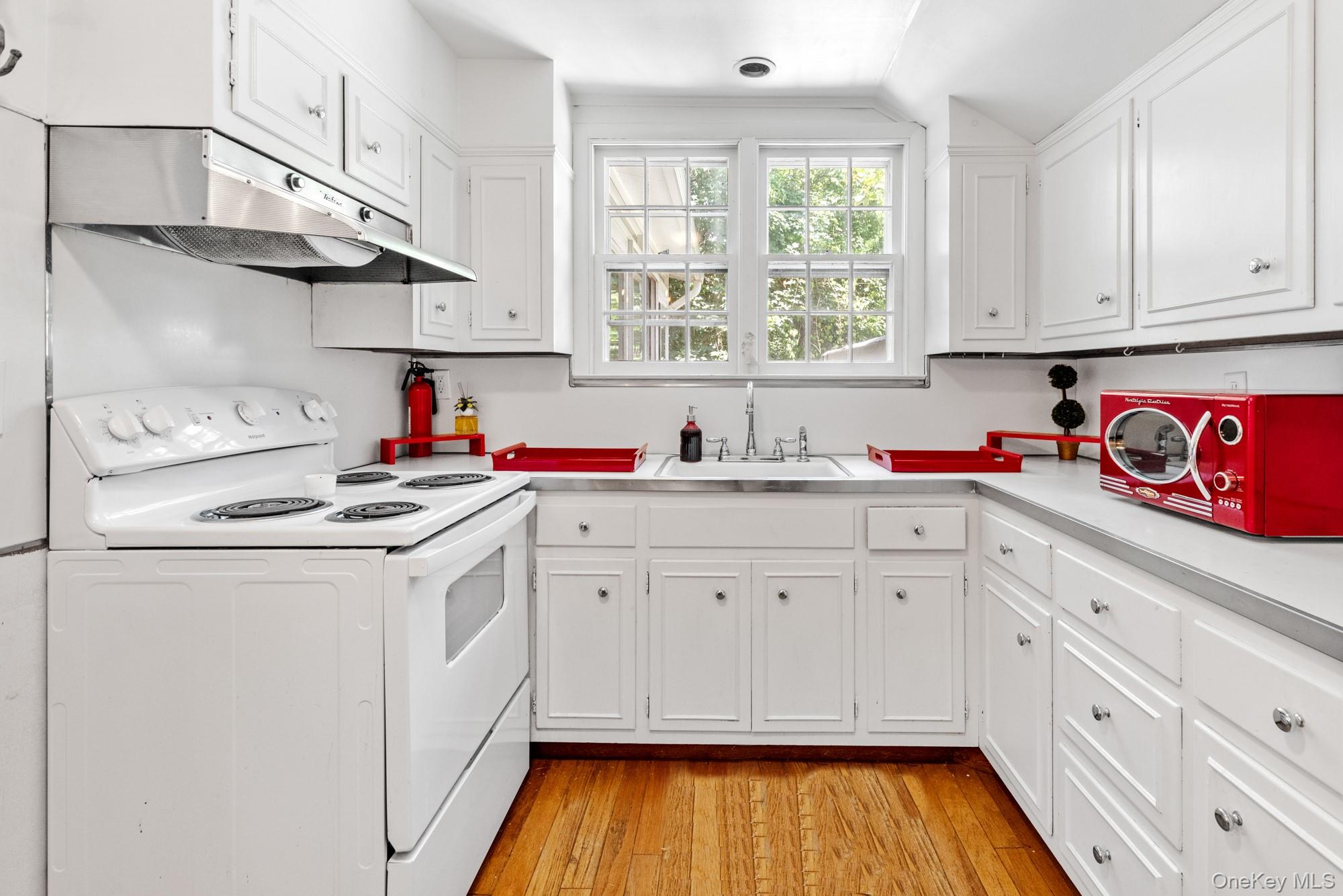 1680 N Sea Road, Southampton, NY 11968