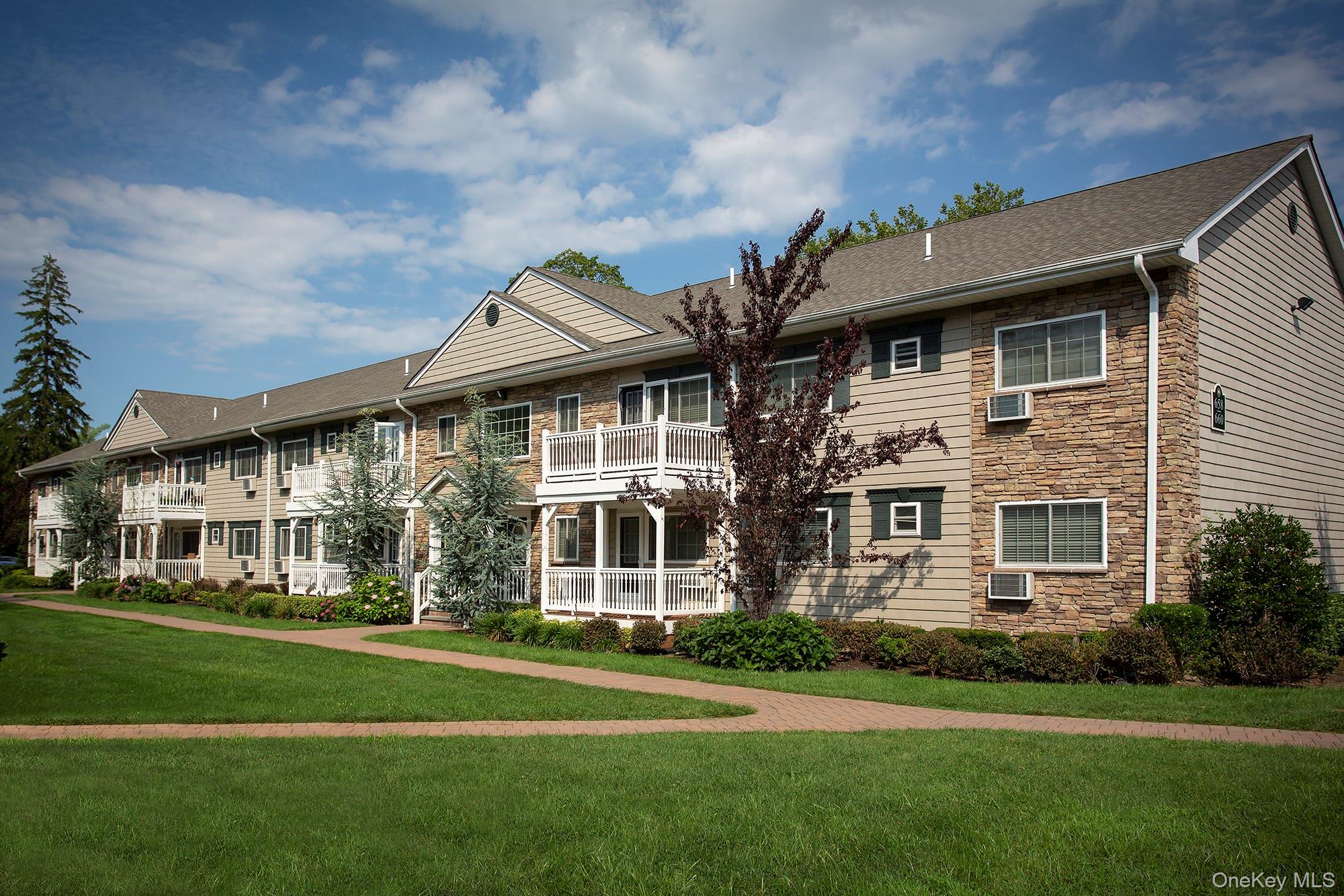 666 Veterans Highway # 2-1F, Hauppauge, NY 11788