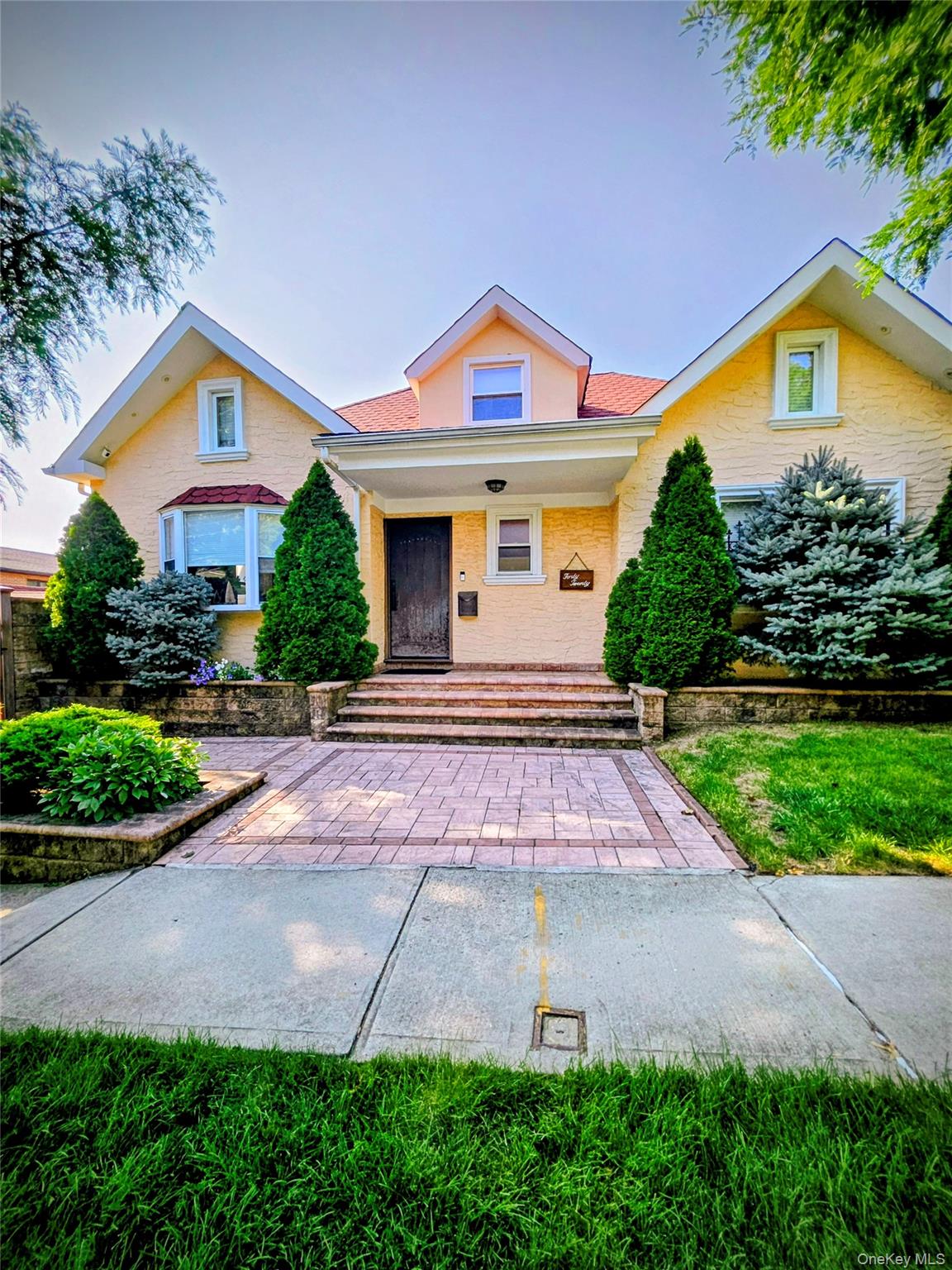 4020 249th St, Flushing, NY 11363