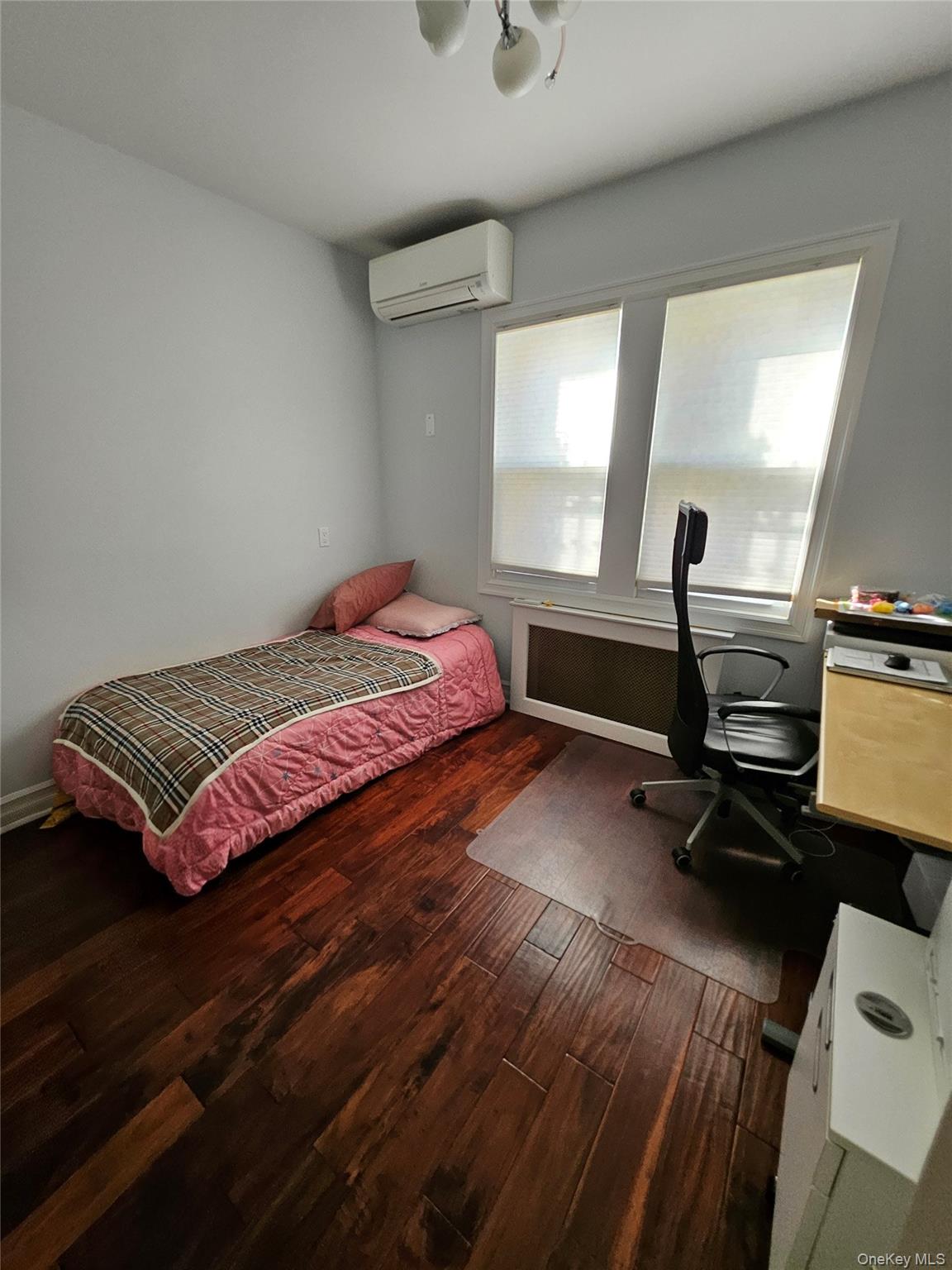 4020 249th St, Flushing, NY 11363