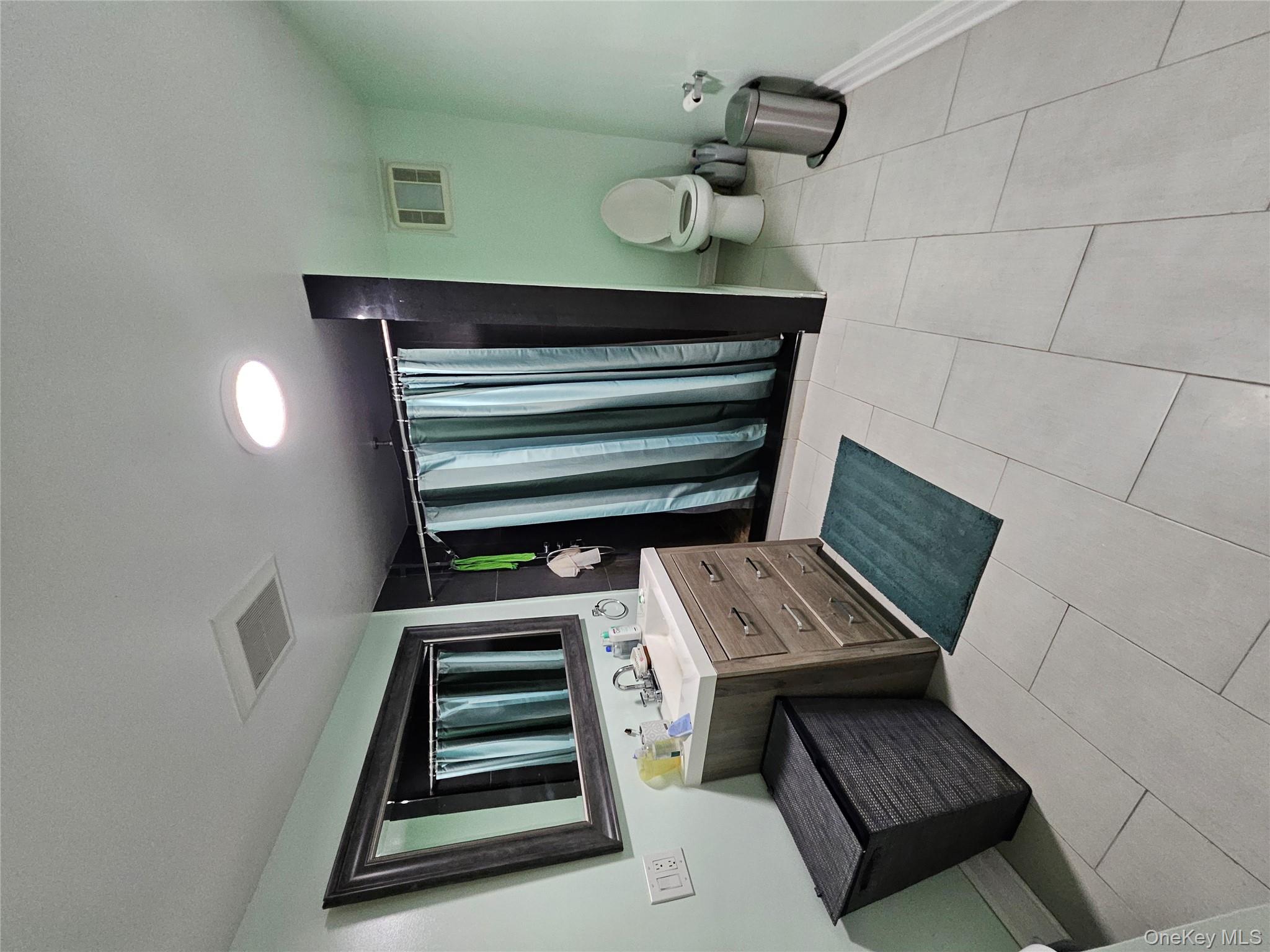 4020 249th St, Flushing, NY 11363