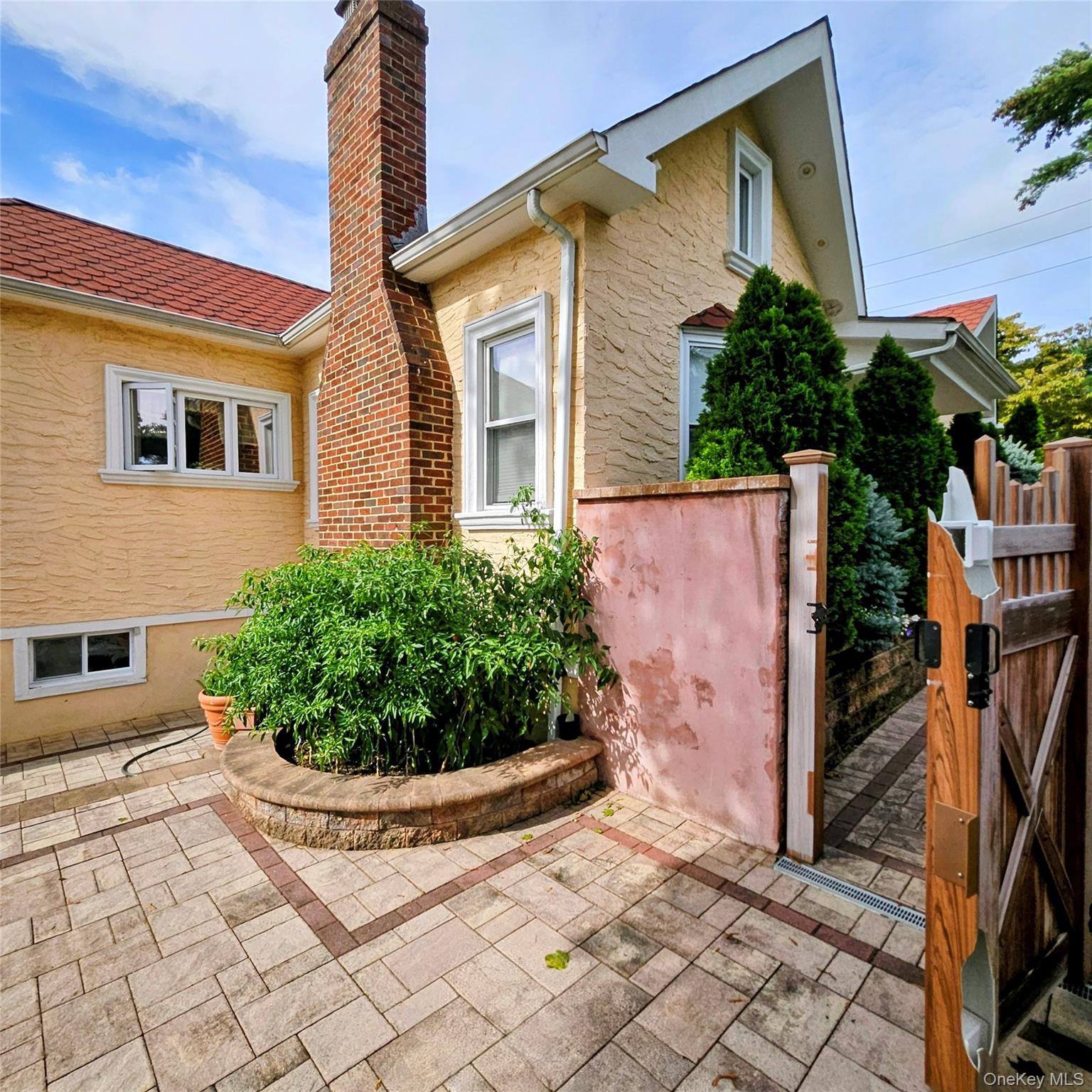 4020 249th St, Flushing, NY 11363