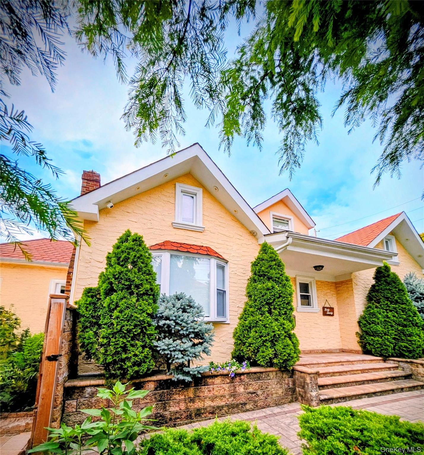 4020 249th St, Flushing, NY 11363