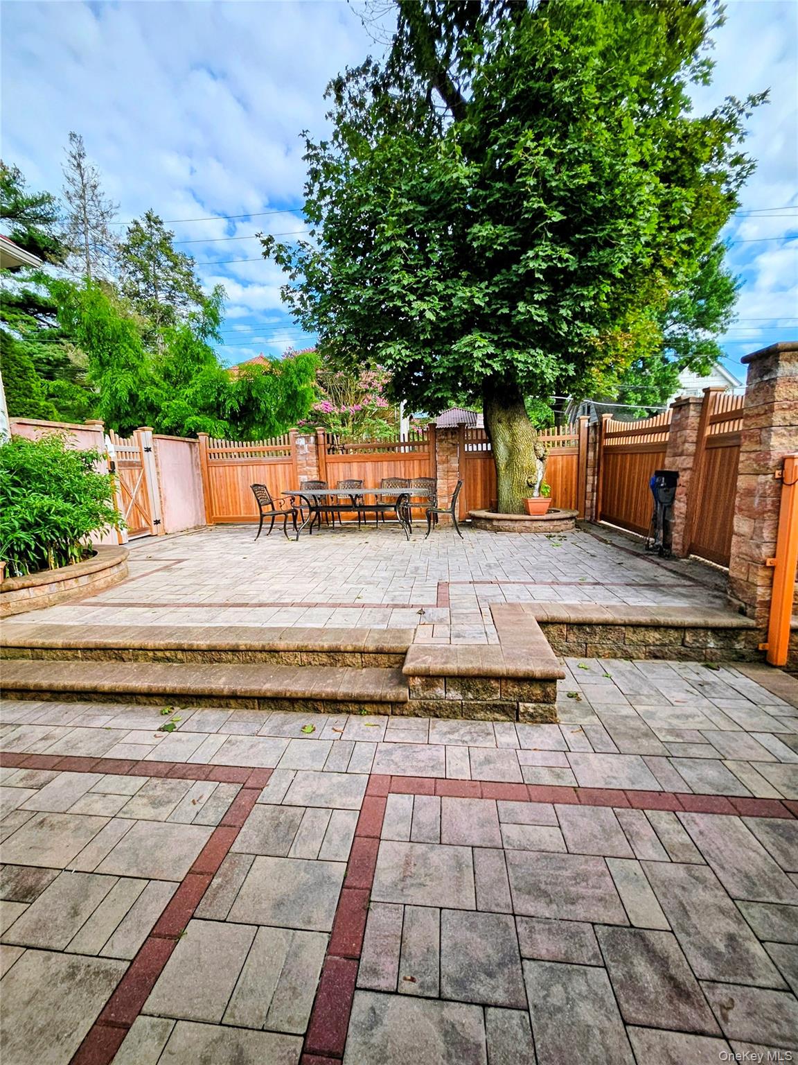 4020 249th St, Flushing, NY 11363