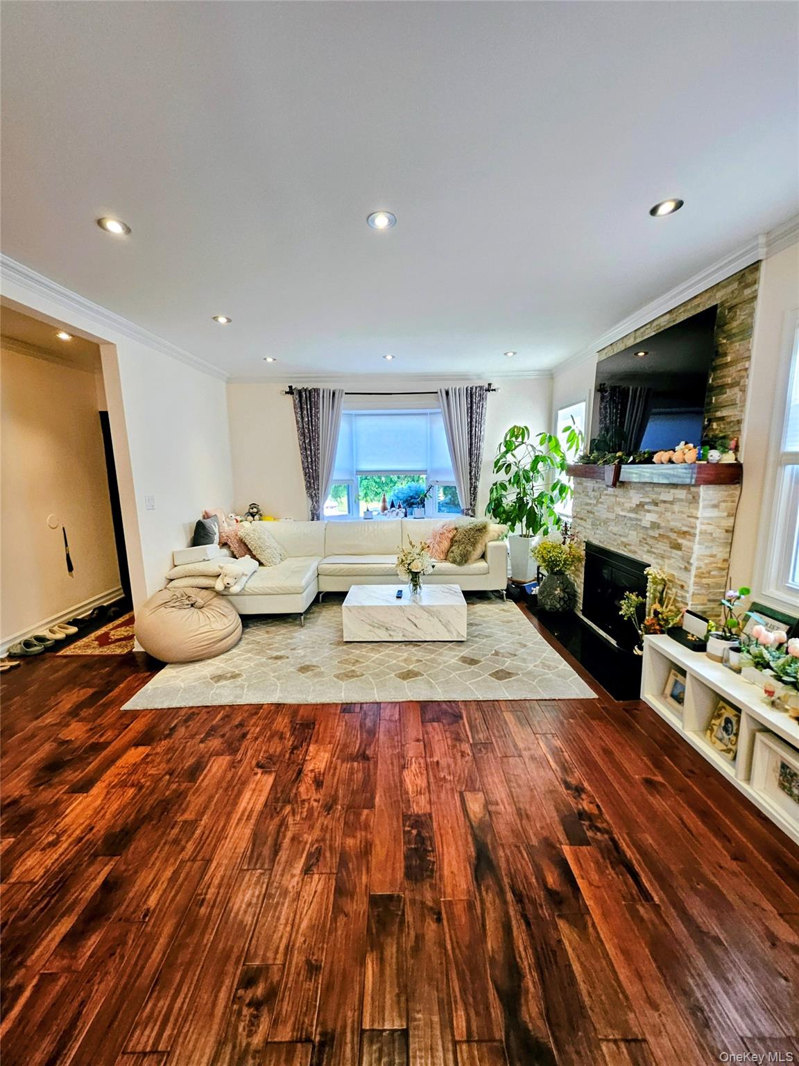 4020 249th St, Flushing, NY 11363