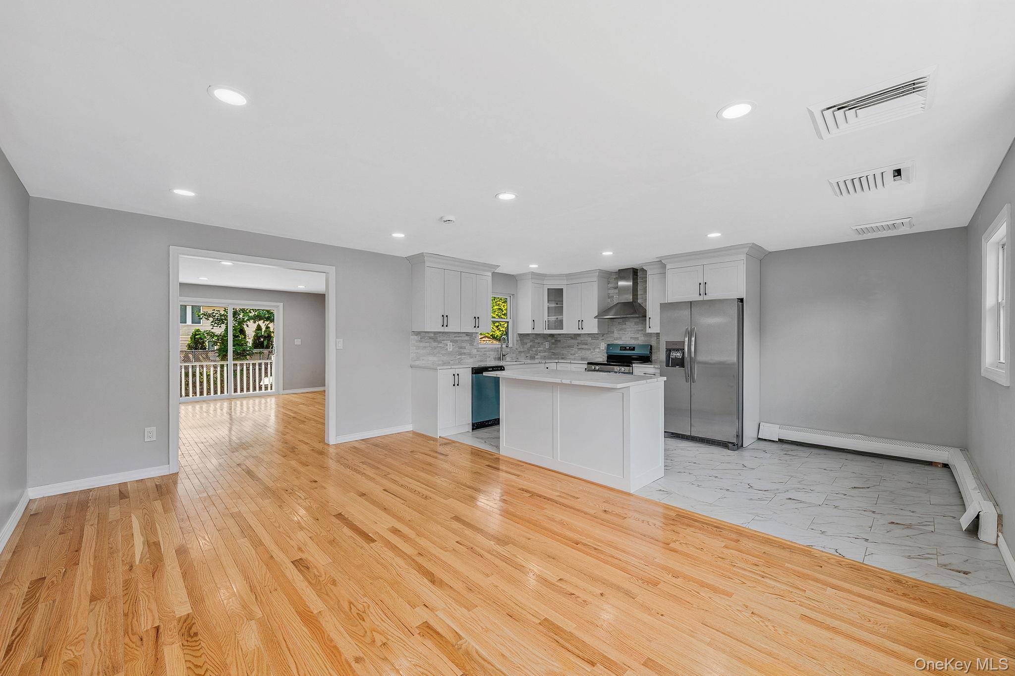 28 W 6th Street, Deer Park, NY 11729