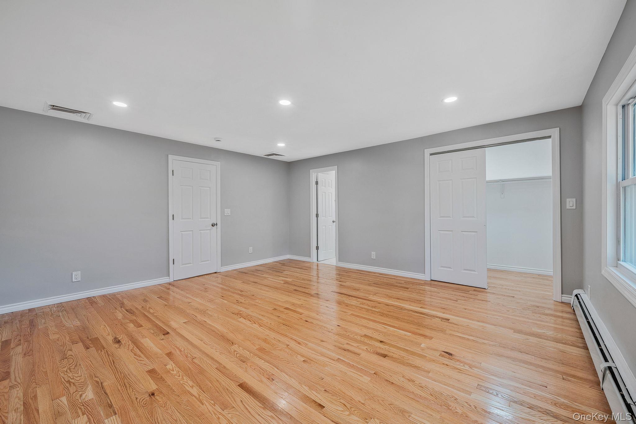 28 W 6th Street, Deer Park, NY 11729