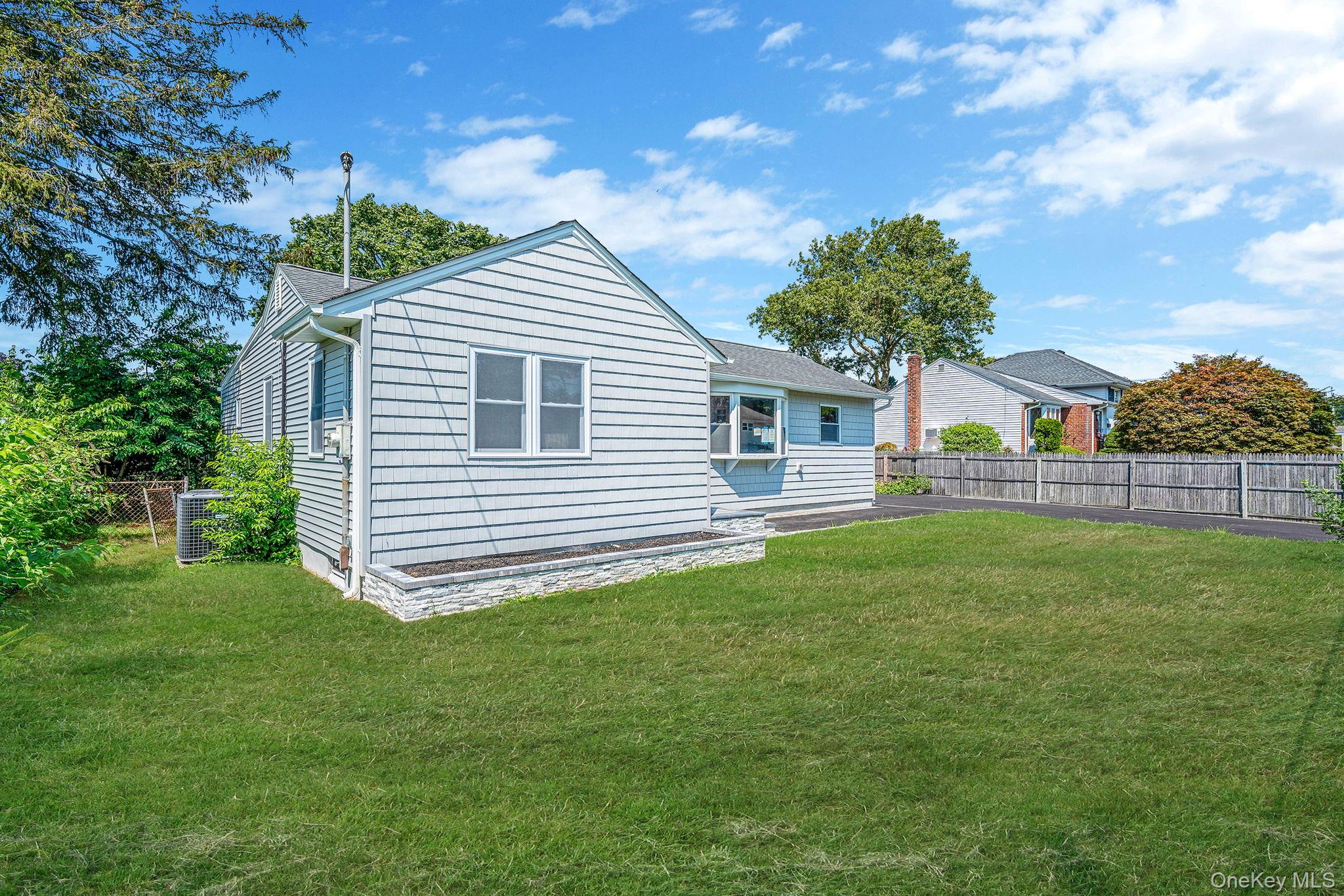 28 W 6th Street, Deer Park, NY 11729