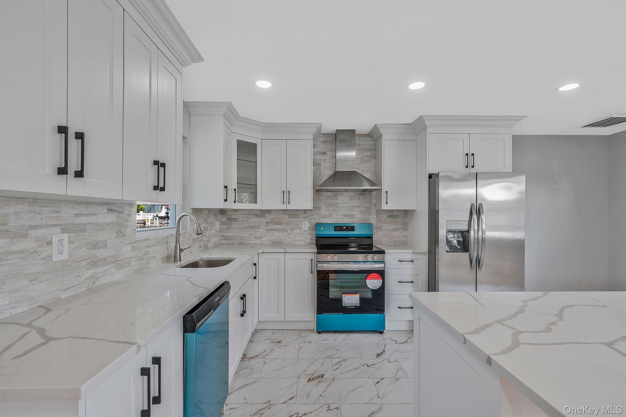 28 W 6th Street, Deer Park, NY 11729