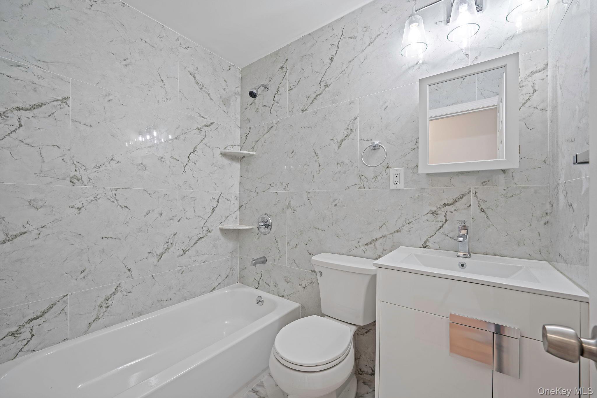 28 W 6th Street, Deer Park, NY 11729