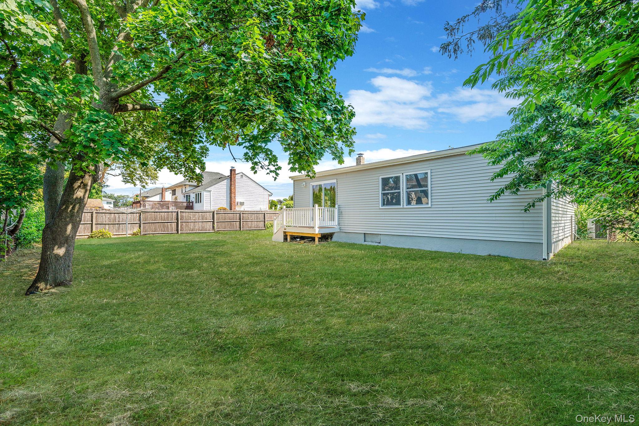 28 W 6th Street, Deer Park, NY 11729