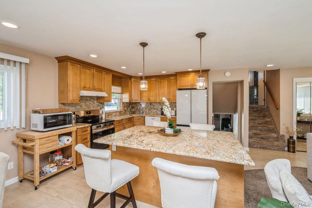 230 W End Avenue, Massapequa, NY 11758