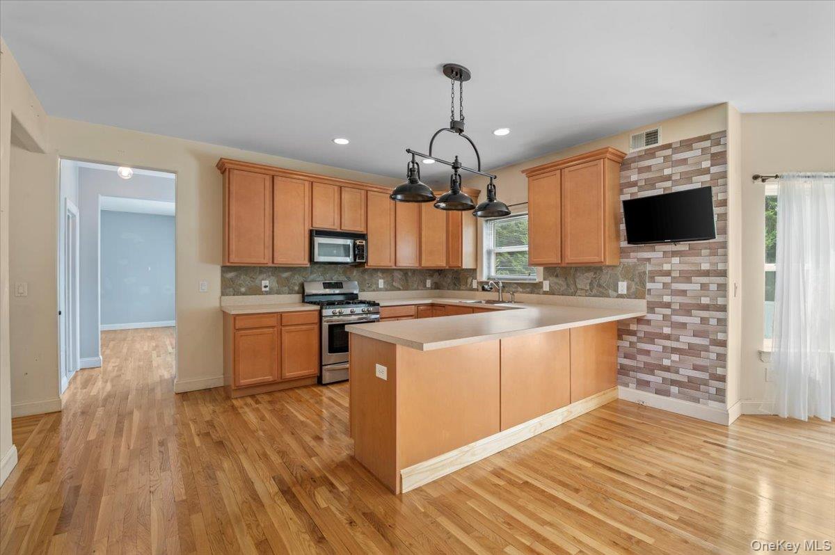 23 Island Trail, Mount Sinai, NY 11766