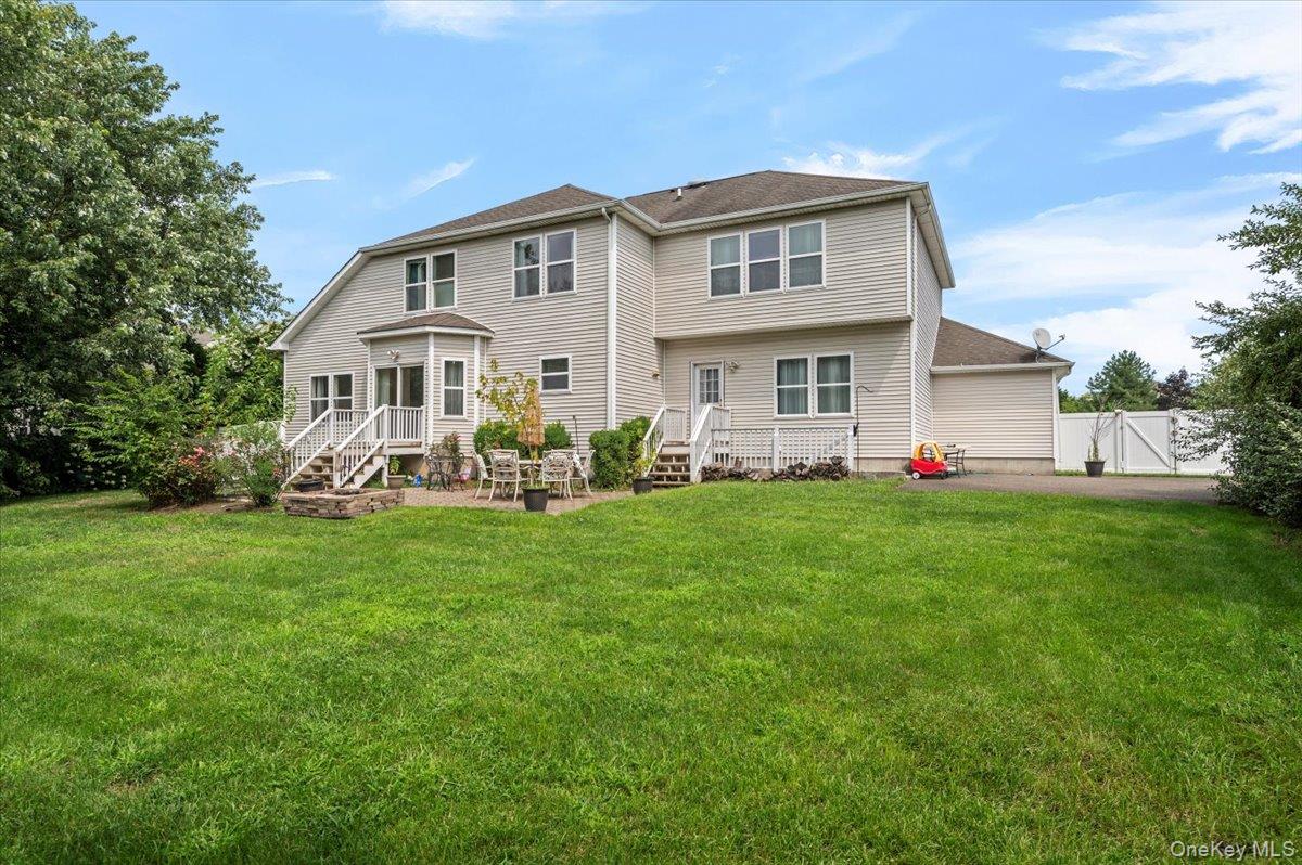 23 Island Trail, Mount Sinai, NY 11766