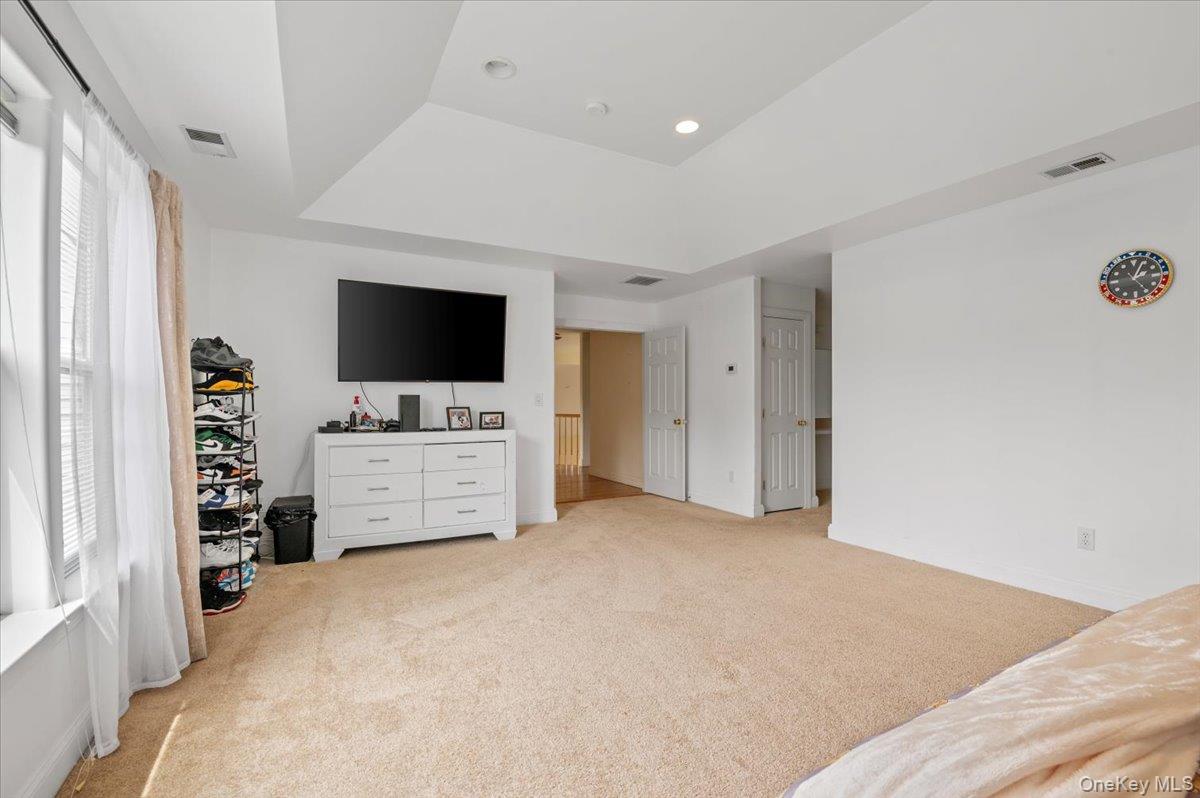 23 Island Trail, Mount Sinai, NY 11766