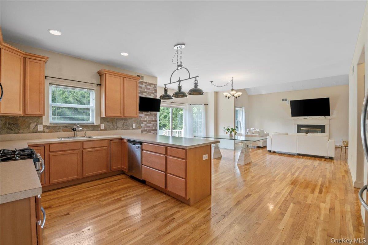 23 Island Trail, Mount Sinai, NY 11766