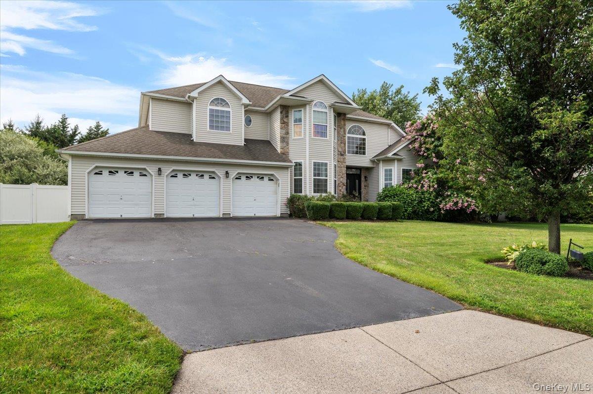 23 Island Trail, Mount Sinai, NY 11766