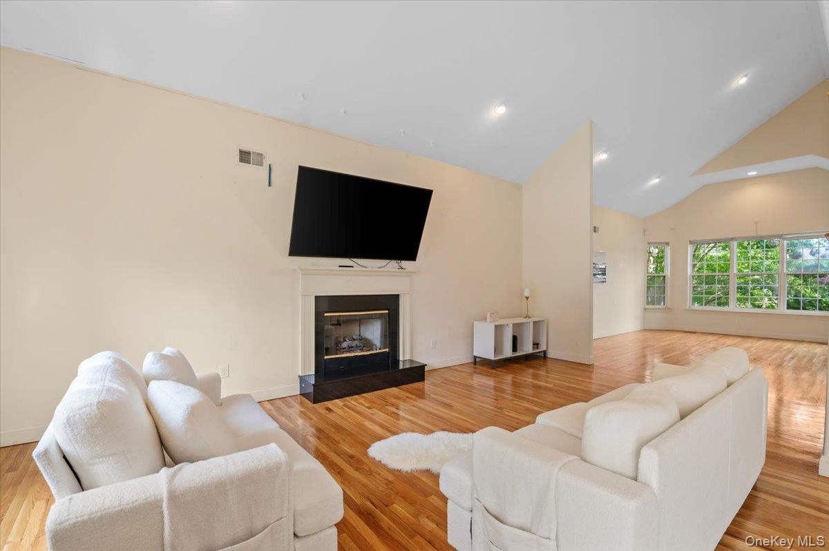 23 Island Trail, Mount Sinai, NY 11766