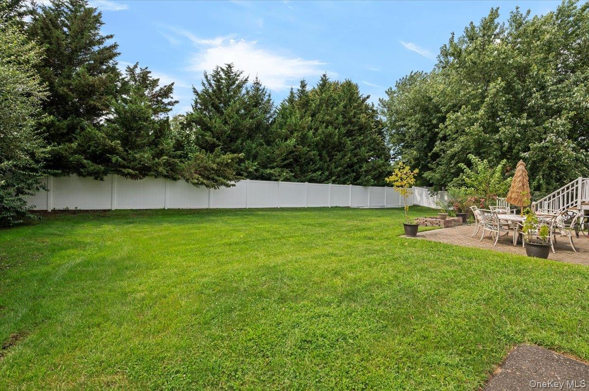 23 Island Trail, Mount Sinai, NY 11766