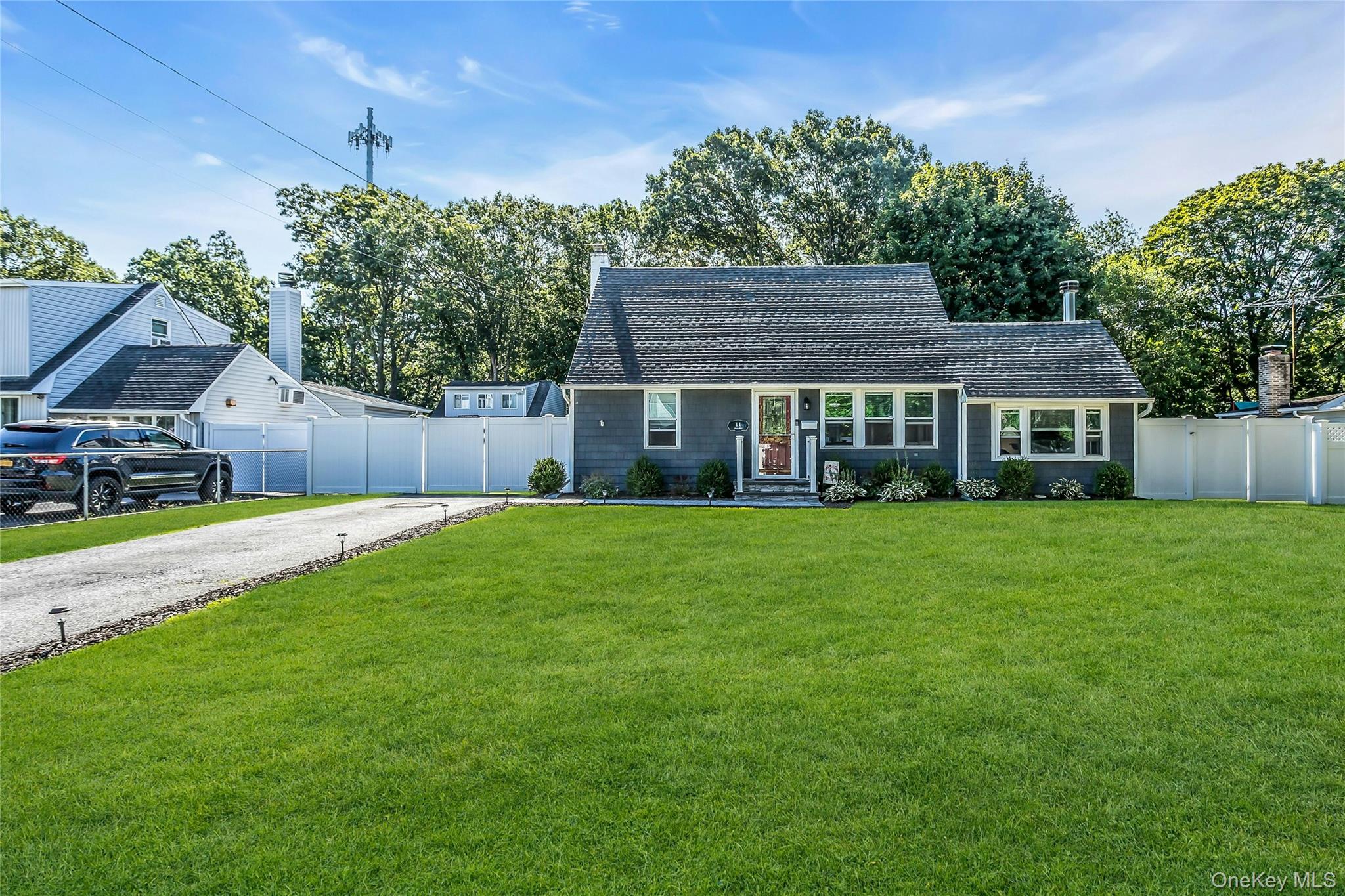 11 Joan Road, Bay Shore, NY 11706