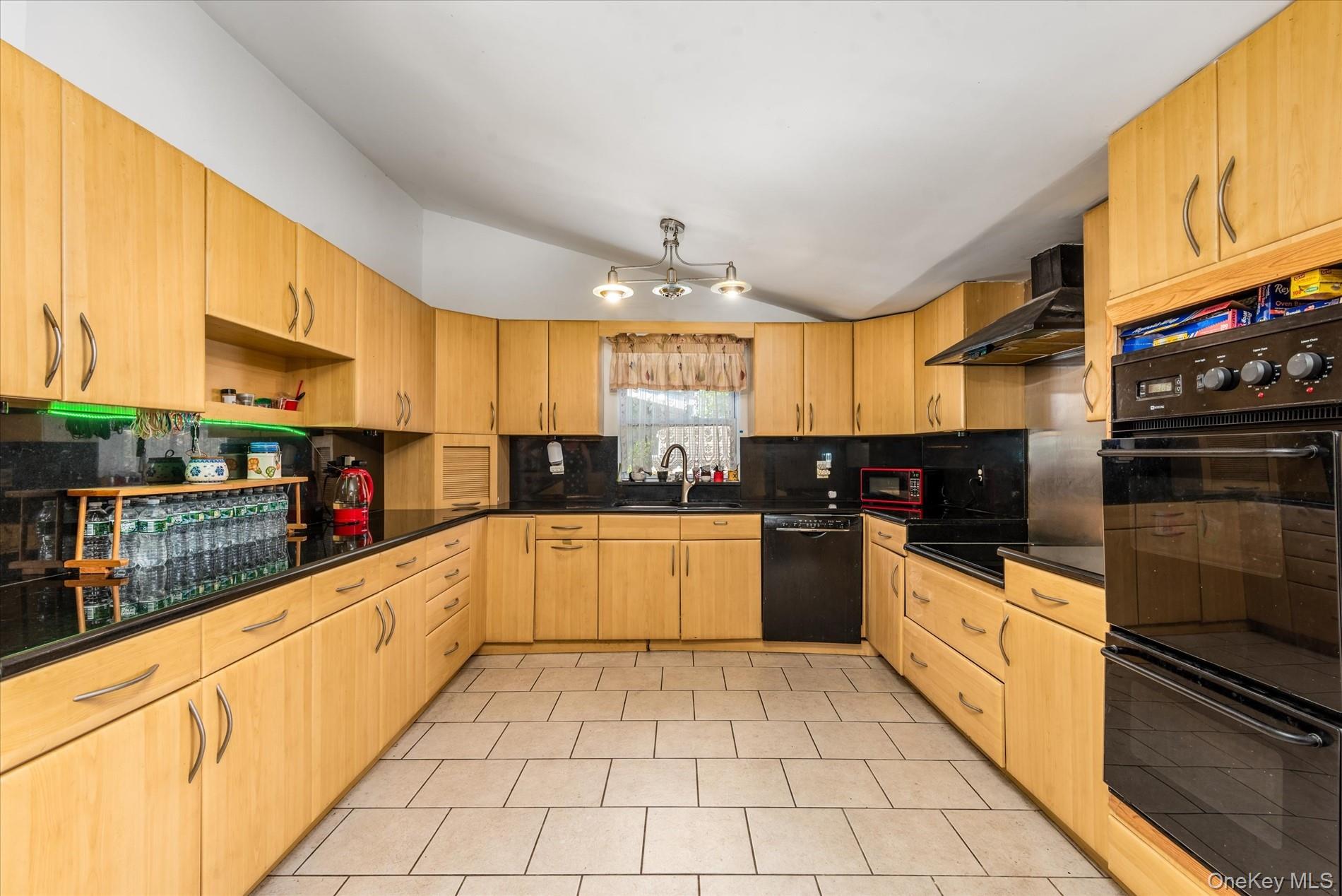 177 Sportsmans Avenue, Freeport, NY 11520