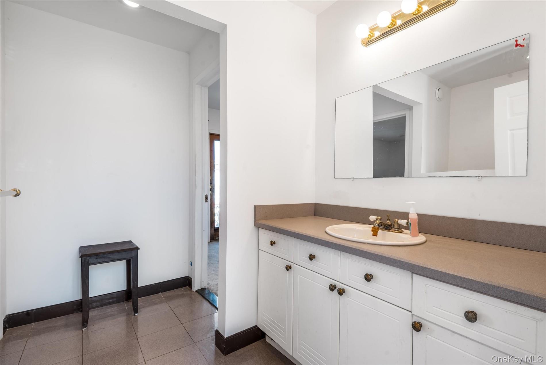 177 Sportsmans Avenue, Freeport, NY 11520