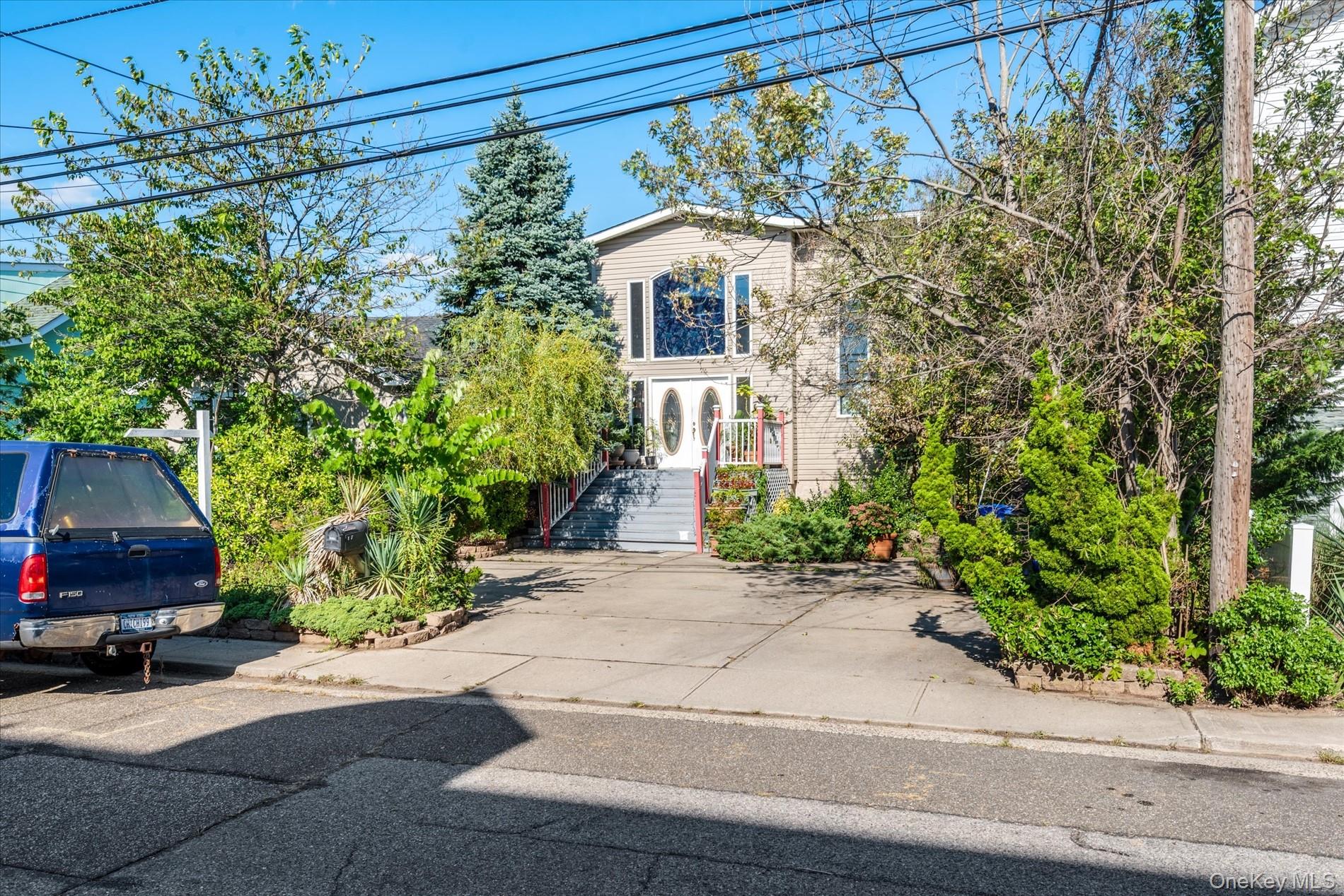 177 Sportsmans Avenue, Freeport, NY 11520