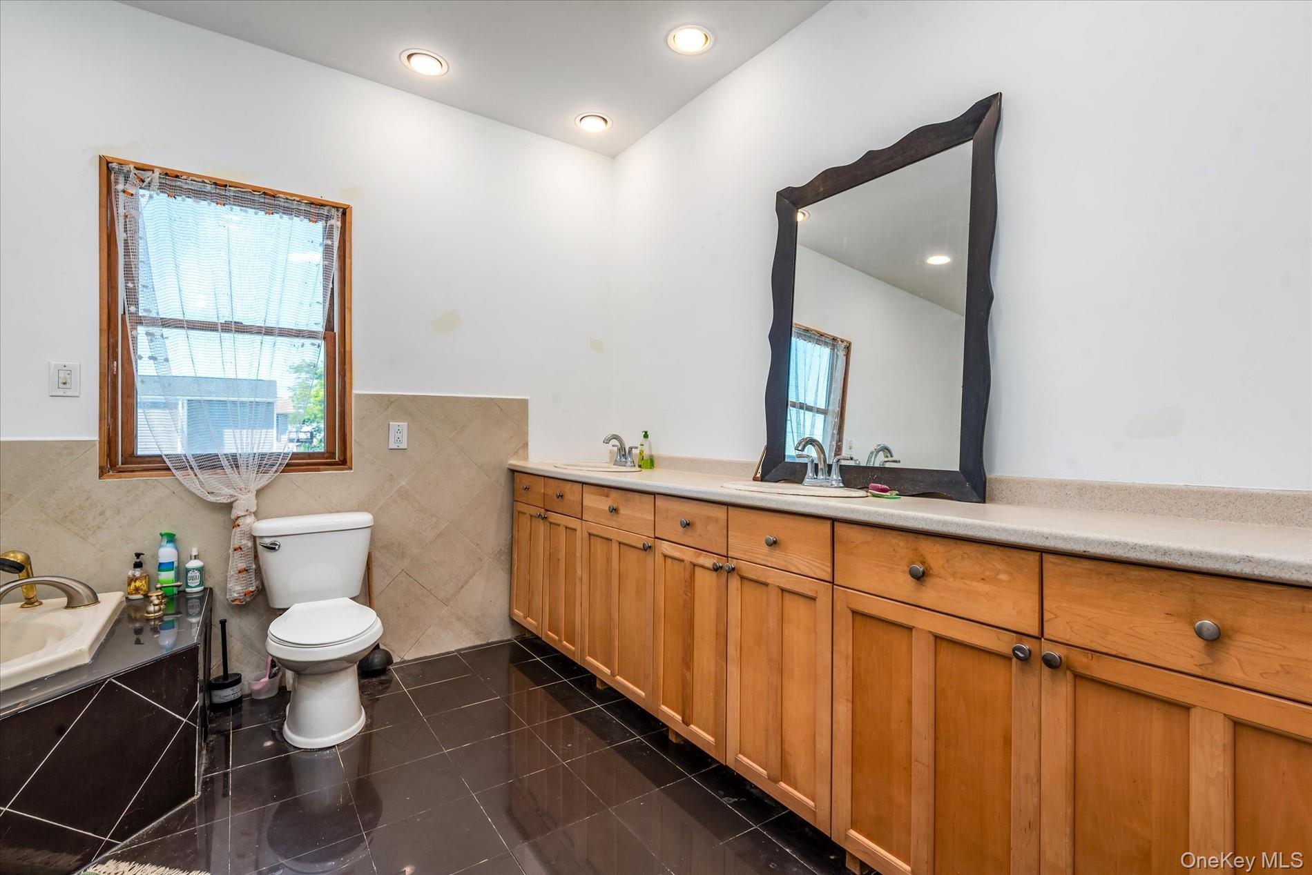 177 Sportsmans Avenue, Freeport, NY 11520