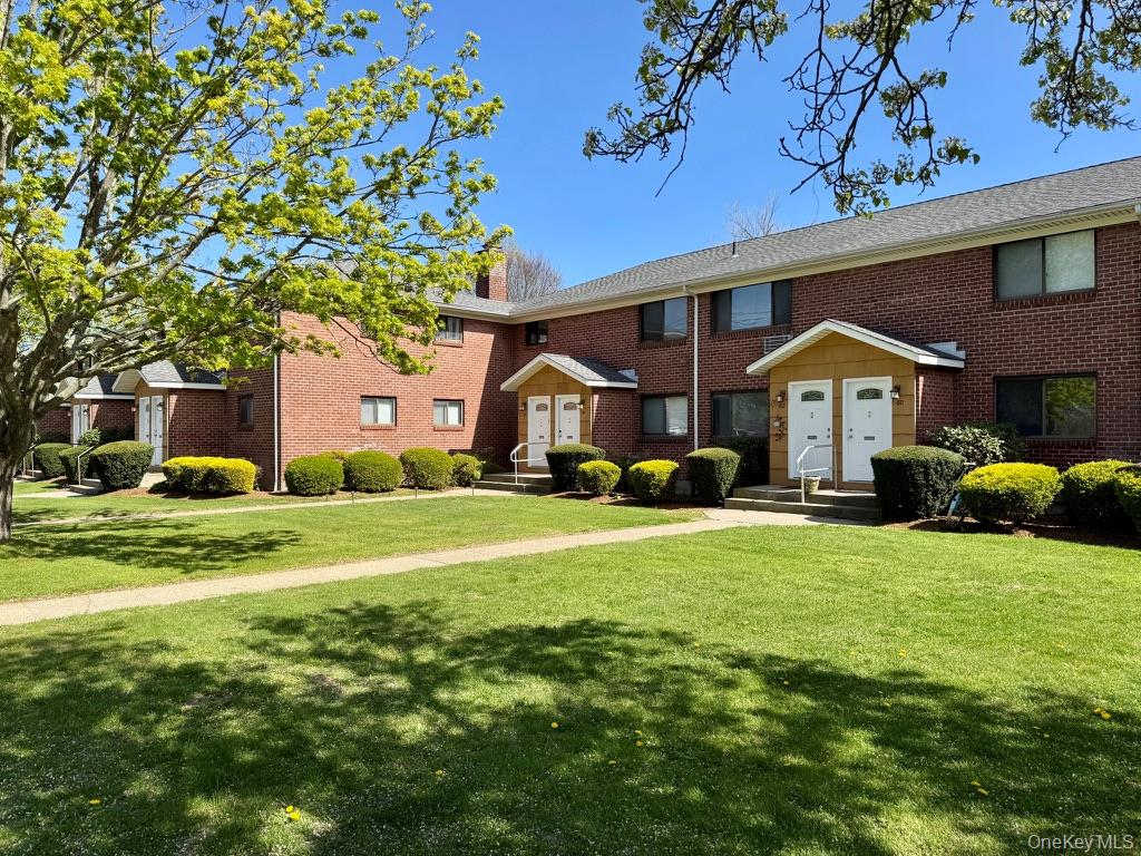 64 Hiddink, Sayville, NY 11782